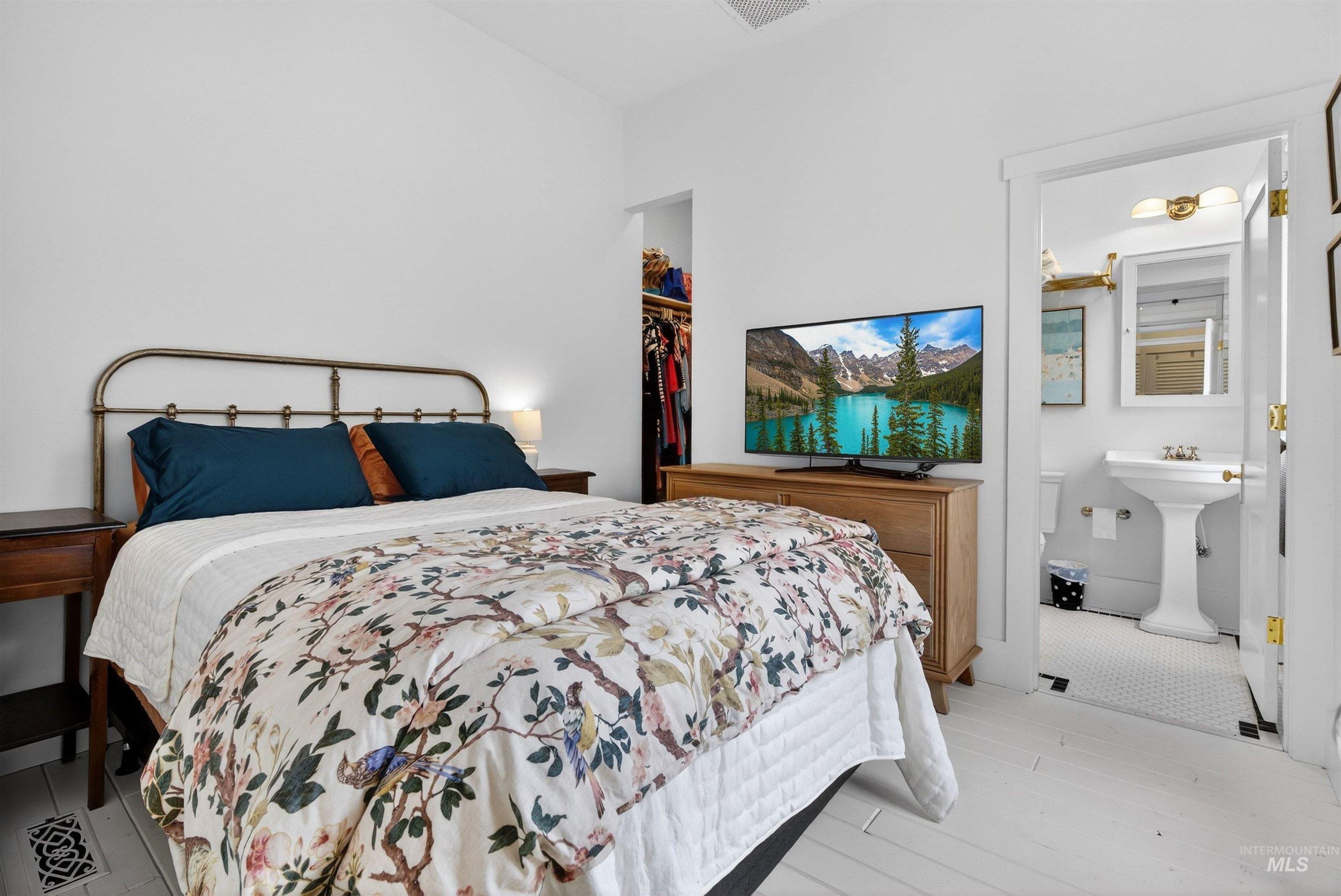 5125 N Pierce Park Lane, Boise, Idaho 83714-7813, 3 Bedrooms, 2.5 Bathrooms, Residential For Sale, Price $620,000, 98980962