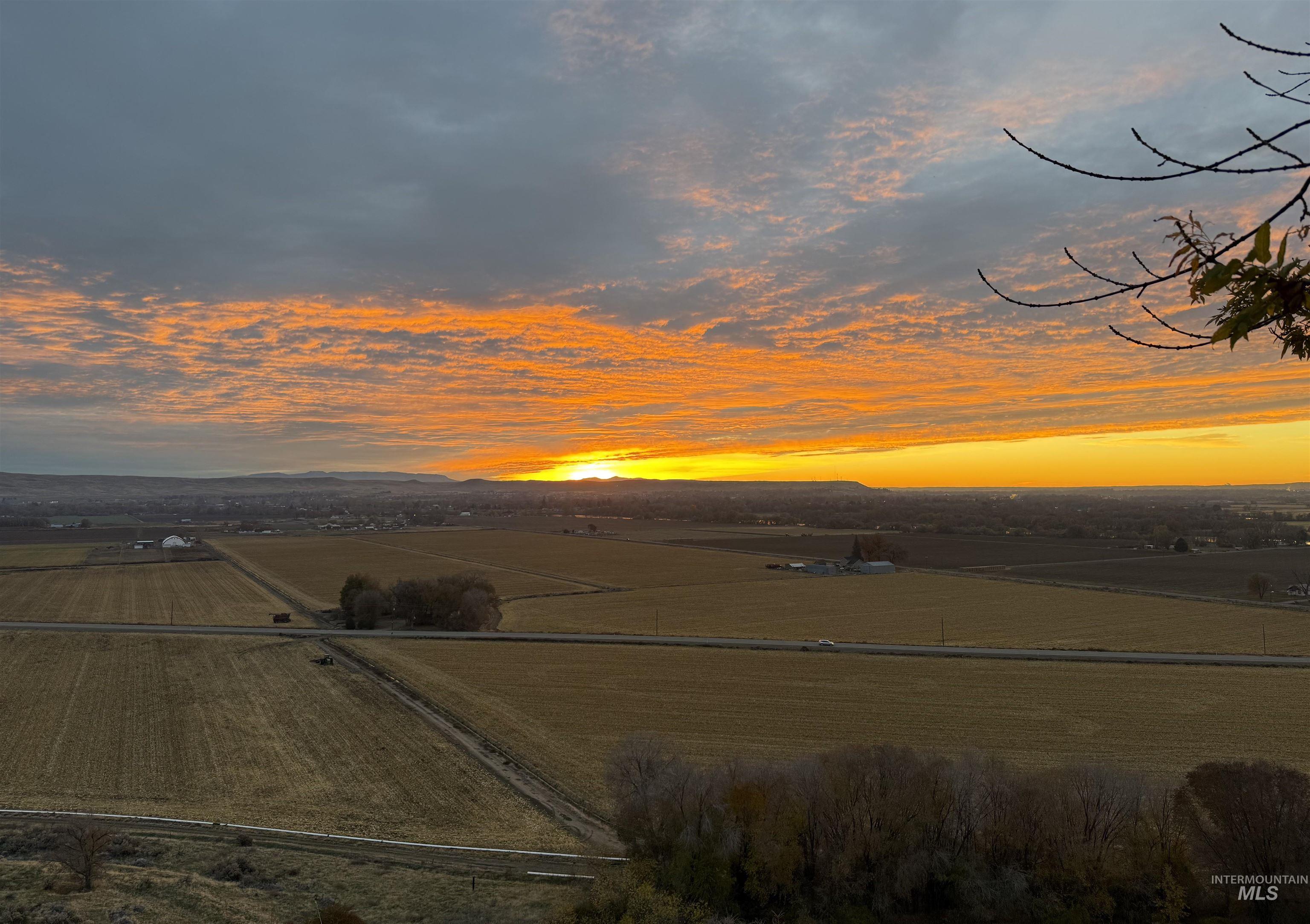 319 SnowMoody way, Ontario, Oregon 97914, 3 Bedrooms, 2 Bathrooms, Residential For Sale, Price $729,000,MLS 98980964