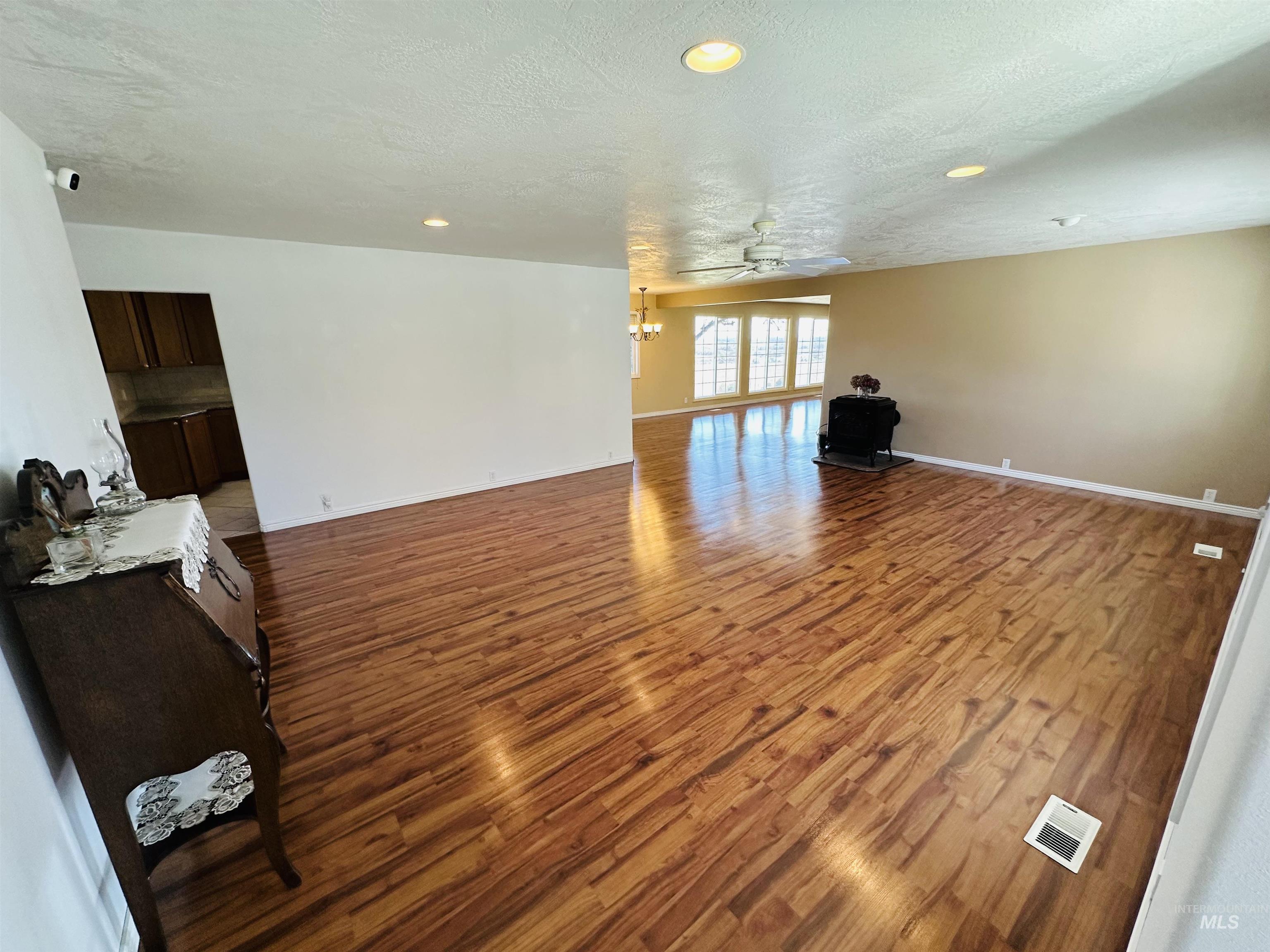 319 SnowMoody way, Ontario, Oregon 97914, 3 Bedrooms, 2 Bathrooms, Residential For Sale, Price $729,000,MLS 98980964