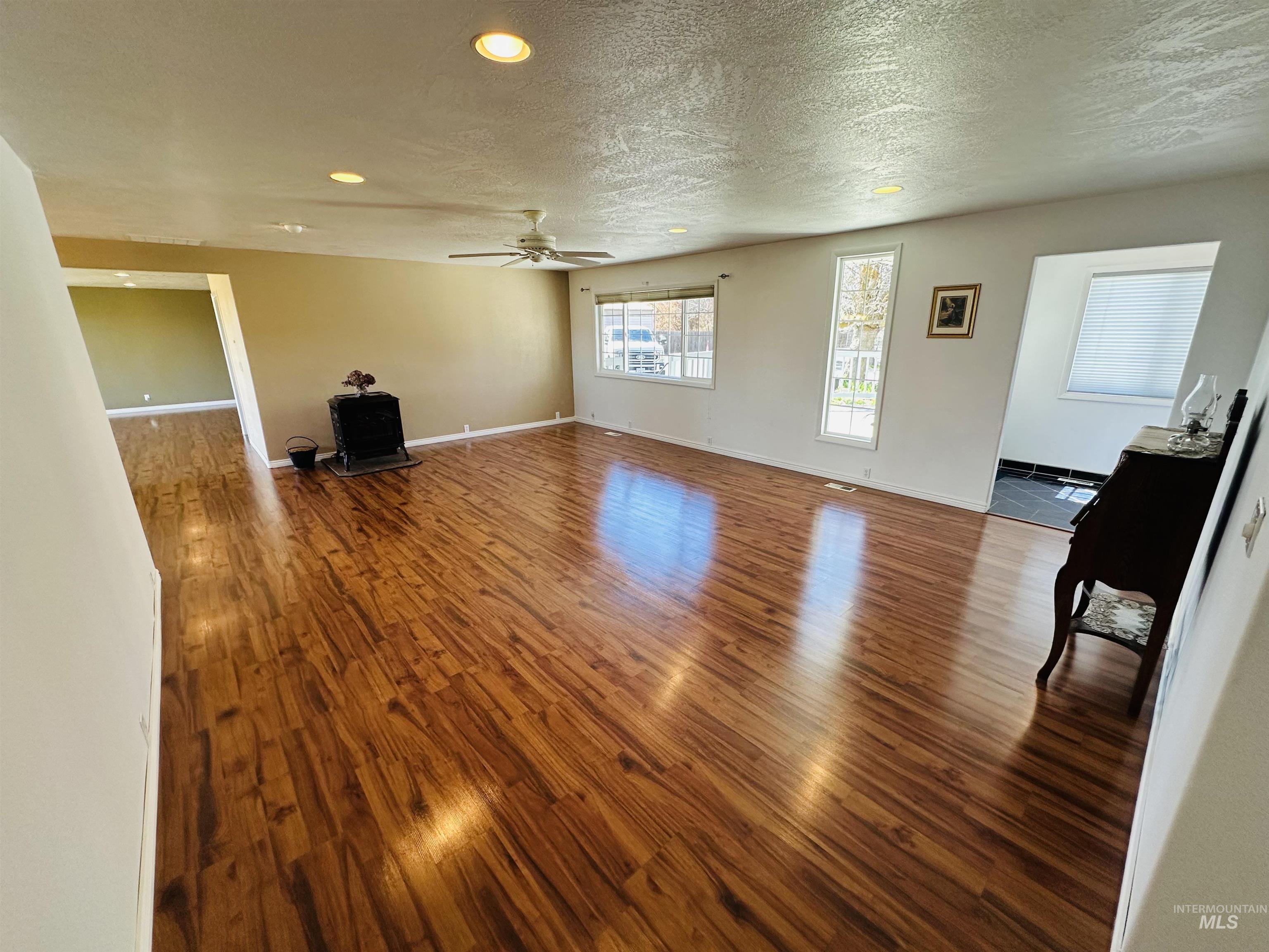 319 SnowMoody way, Ontario, Oregon 97914, 3 Bedrooms, 2 Bathrooms, Residential For Sale, Price $650,000,MLS 98980964