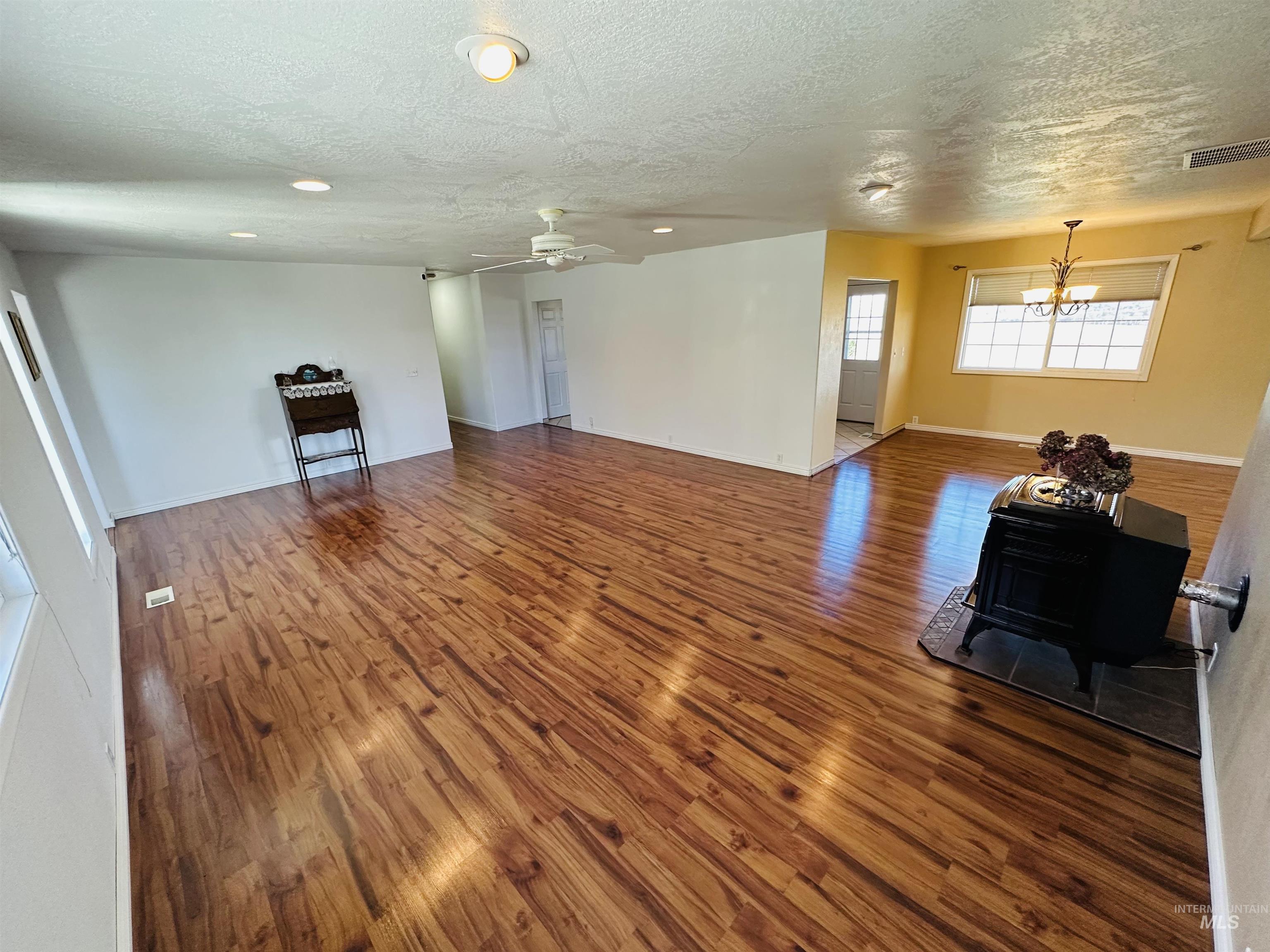 319 SnowMoody way, Ontario, Oregon 97914, 3 Bedrooms, 2 Bathrooms, Residential For Sale, Price $729,000, 98980964