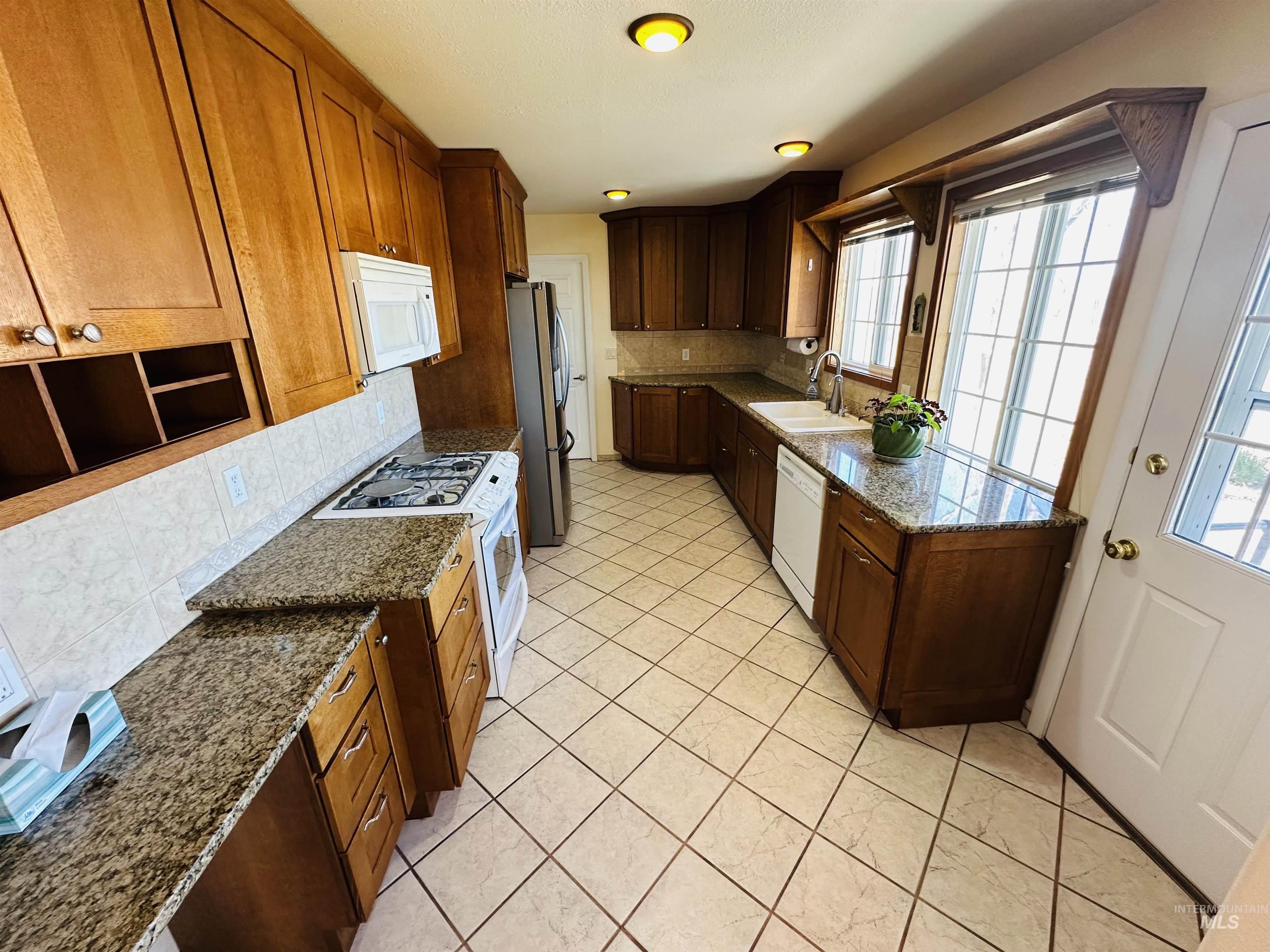 319 SnowMoody way, Ontario, Oregon 97914, 3 Bedrooms, 2 Bathrooms, Residential For Sale, Price $729,000, 98980964