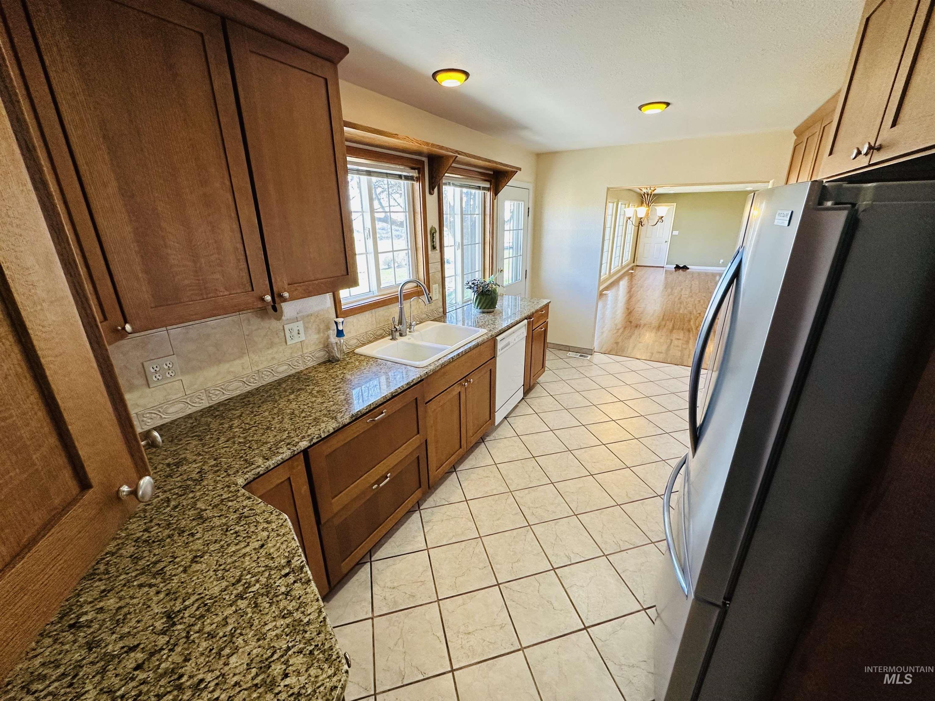 319 SnowMoody way, Ontario, Oregon 97914, 3 Bedrooms, 2 Bathrooms, Residential For Sale, Price $729,000,MLS 98980964