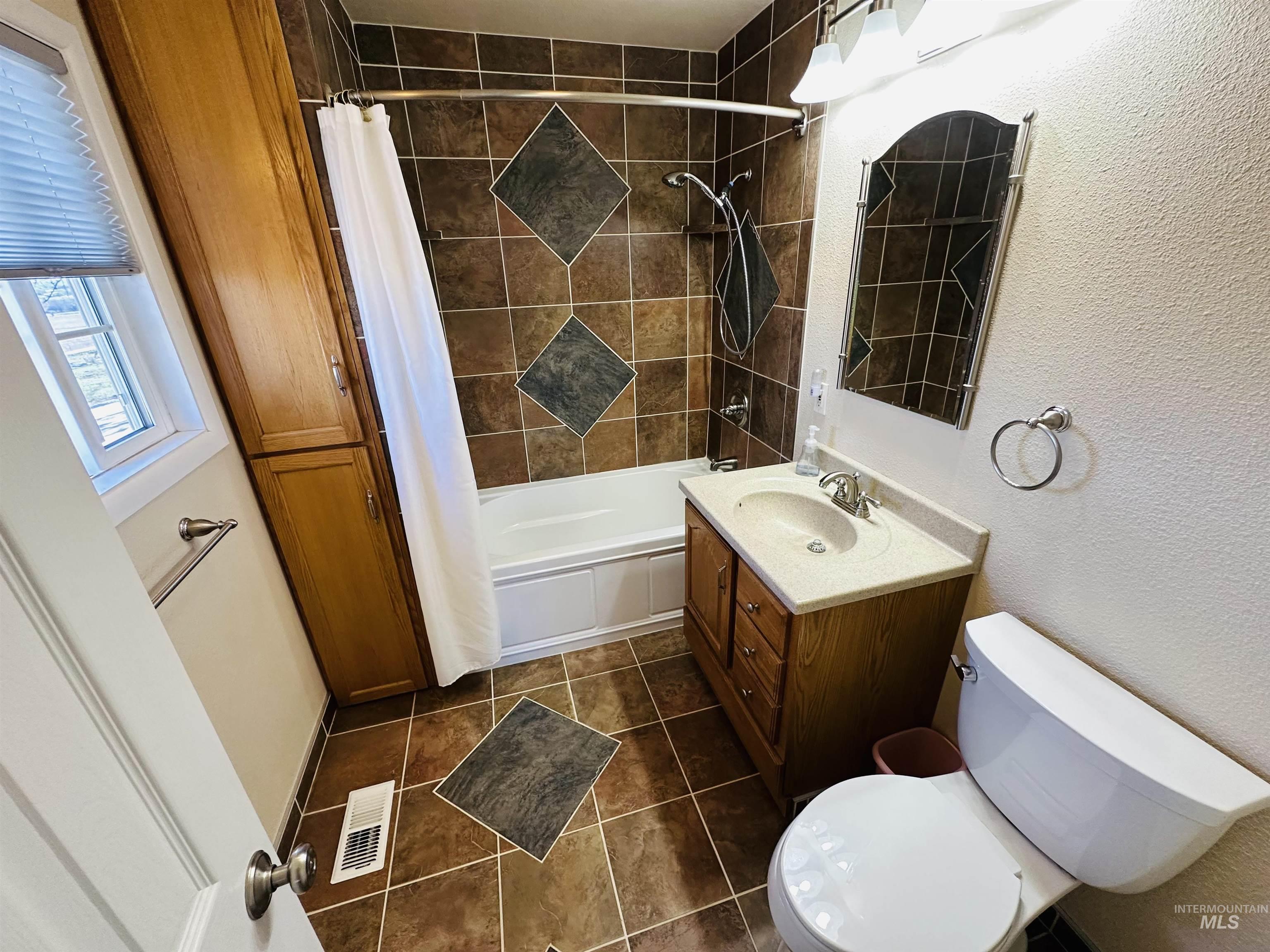 319 SnowMoody way, Ontario, Oregon 97914, 3 Bedrooms, 2 Bathrooms, Residential For Sale, Price $729,000, 98980964