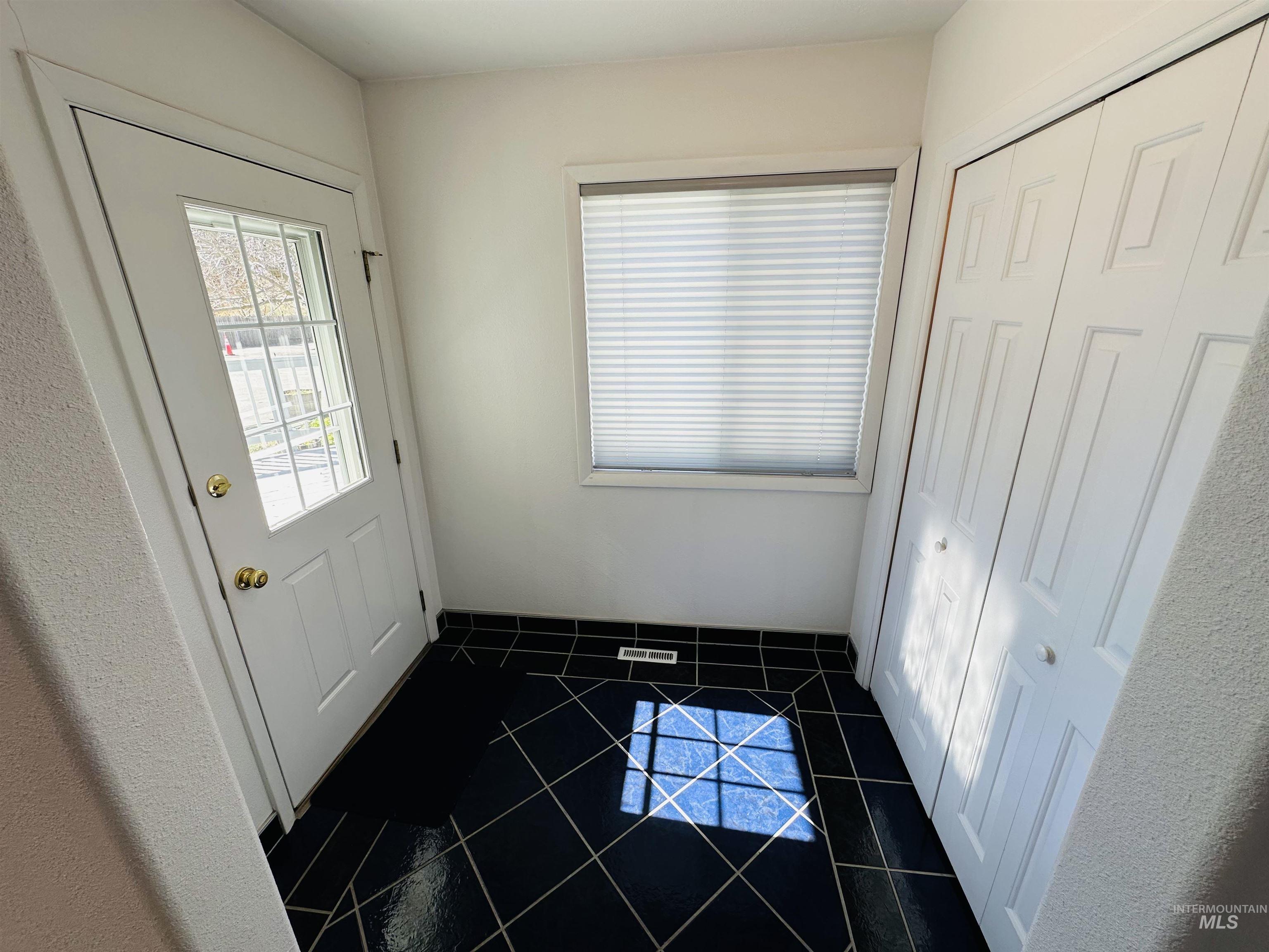 319 SnowMoody way, Ontario, Oregon 97914, 3 Bedrooms, 2 Bathrooms, Residential For Sale, Price $729,000, 98980964