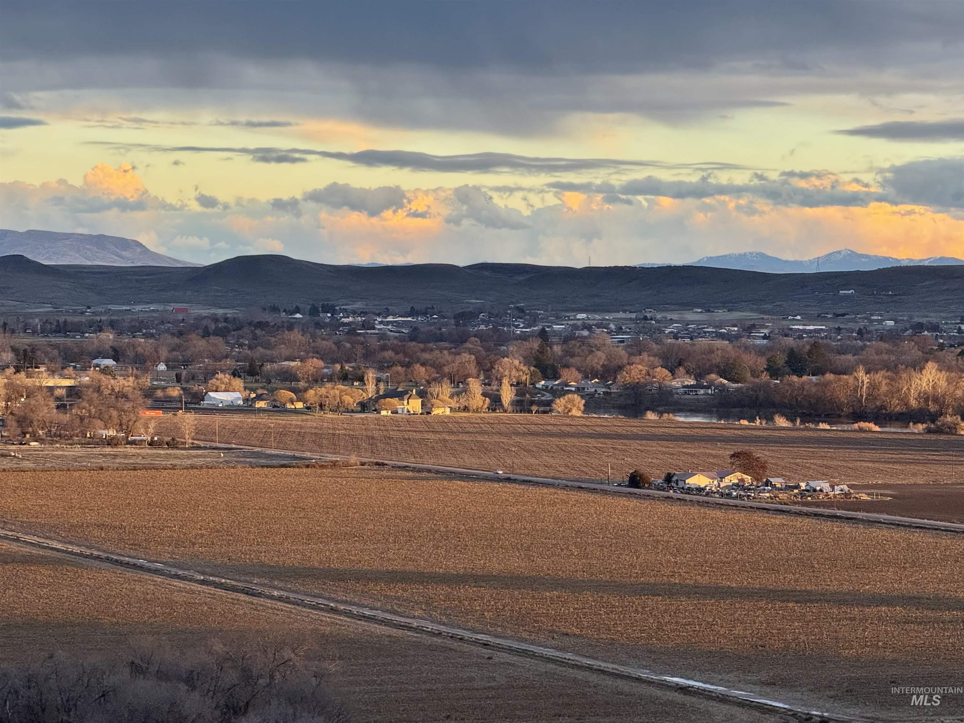 319 SnowMoody way, Ontario, Oregon 97914, 3 Bedrooms, 2 Bathrooms, Residential For Sale, Price $729,000, 98980964
