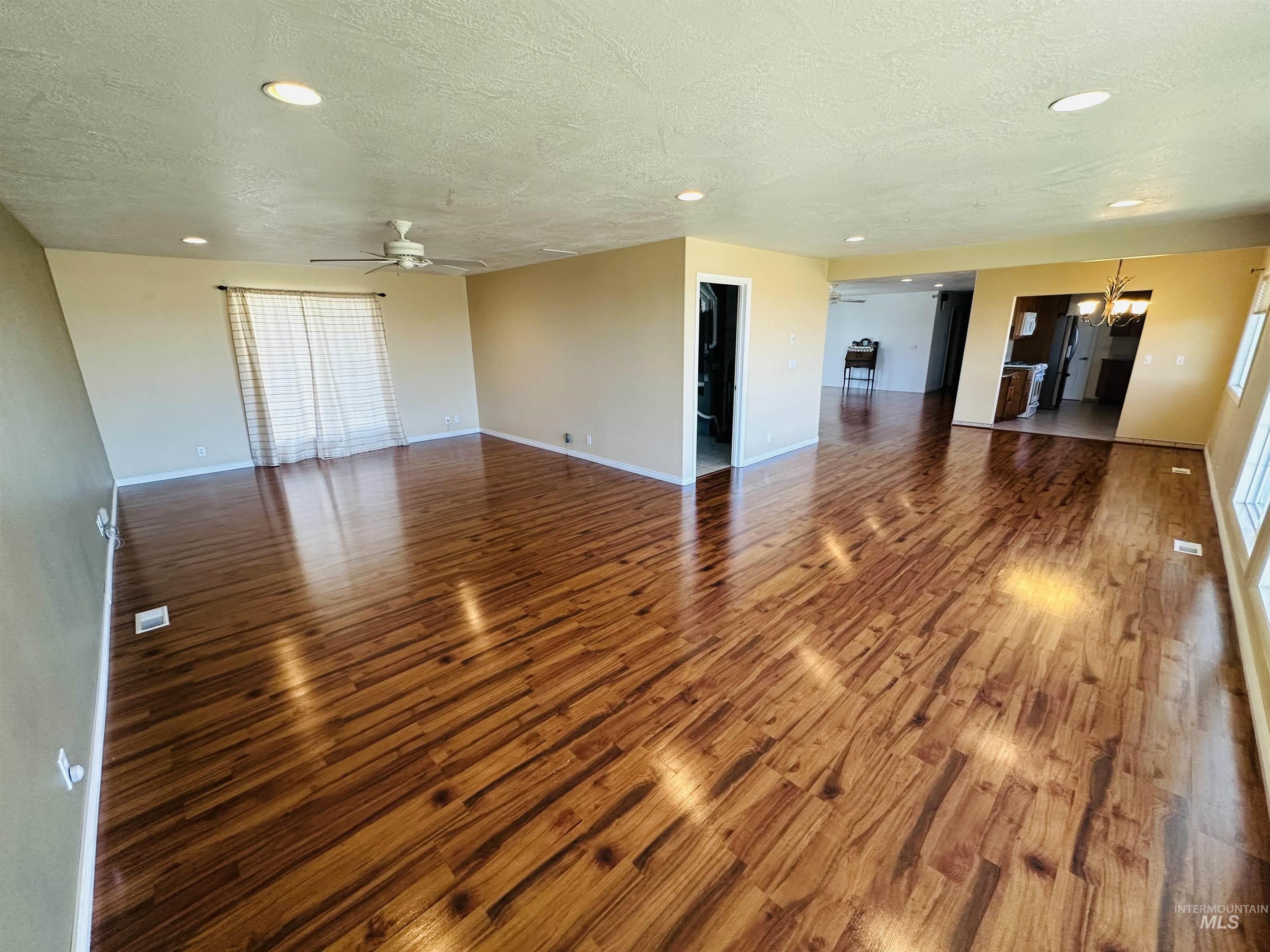 319 SnowMoody way, Ontario, Oregon 97914, 3 Bedrooms, 2 Bathrooms, Residential For Sale, Price $729,000,MLS 98980964