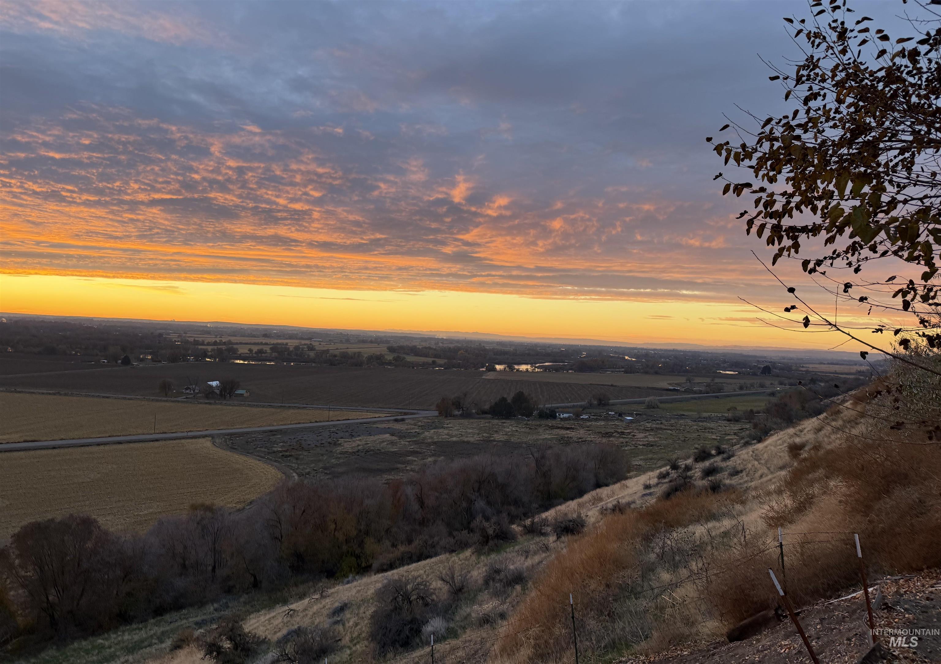 319 SnowMoody way, Ontario, Oregon 97914, 3 Bedrooms, 2 Bathrooms, Residential For Sale, Price $729,000, 98980964