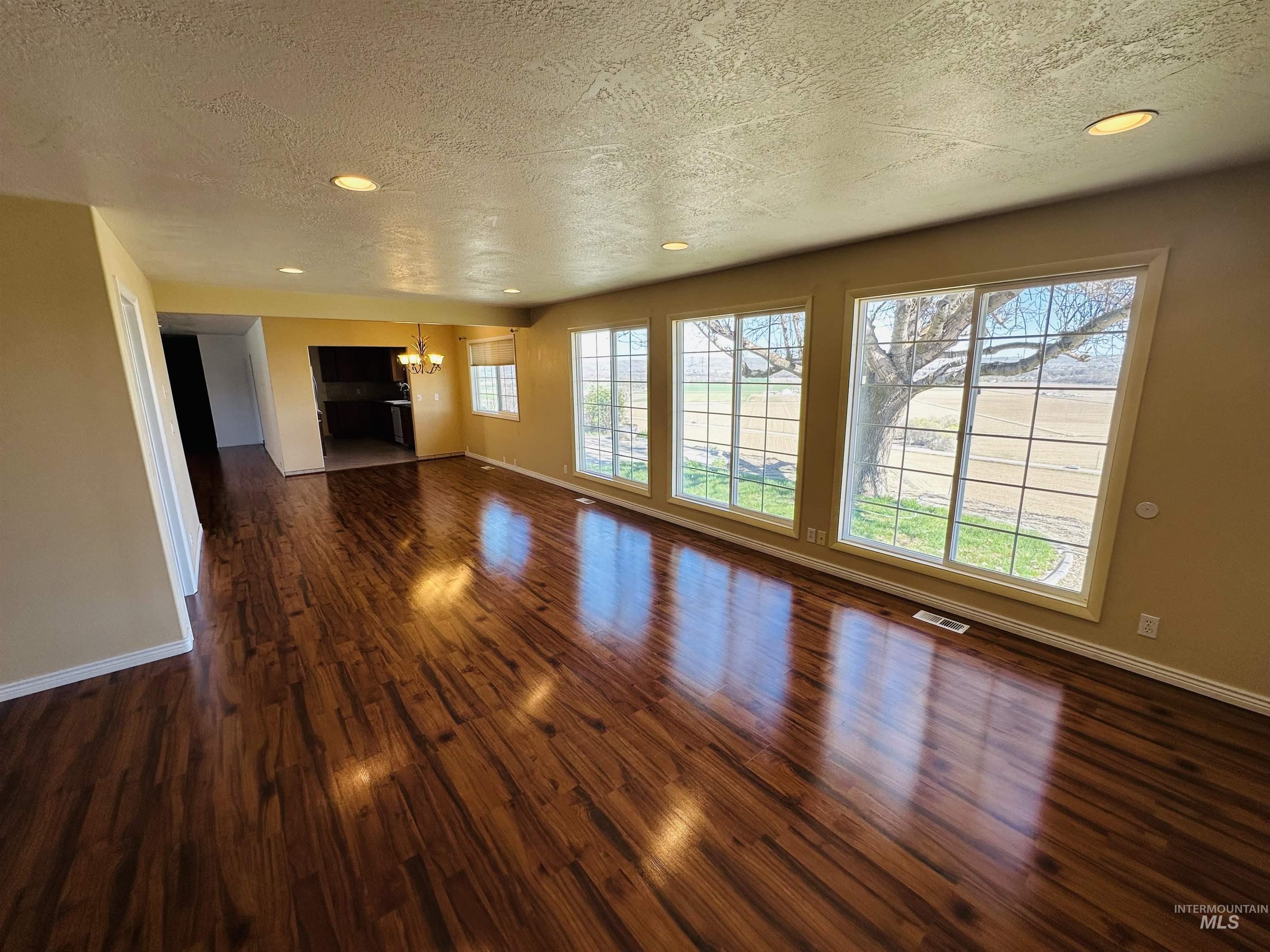 319 SnowMoody way, Ontario, Oregon 97914, 3 Bedrooms, 2 Bathrooms, Residential For Sale, Price $729,000,MLS 98980964