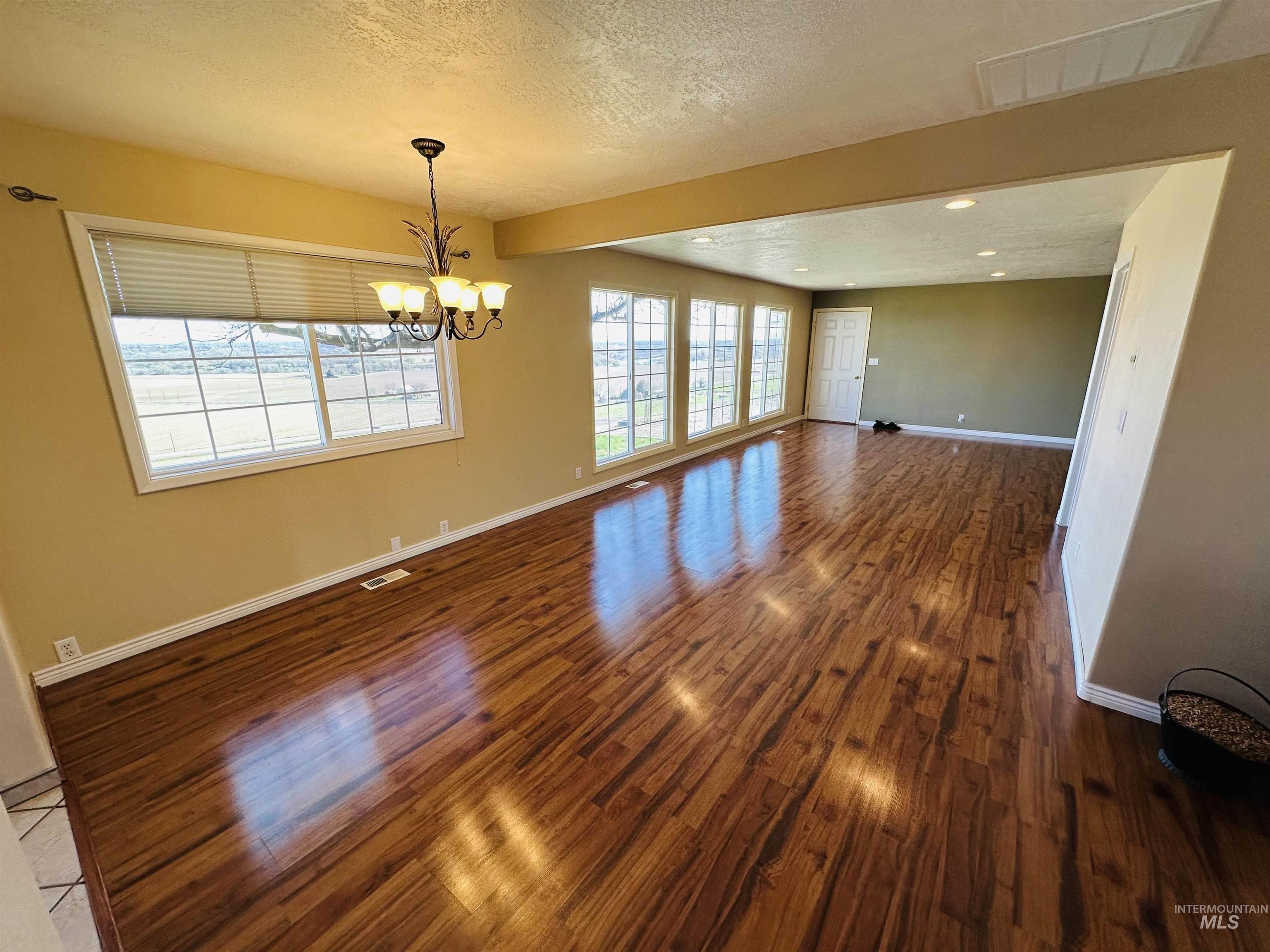 319 SnowMoody way, Ontario, Oregon 97914, 3 Bedrooms, 2 Bathrooms, Residential For Sale, Price $650,000,MLS 98980964