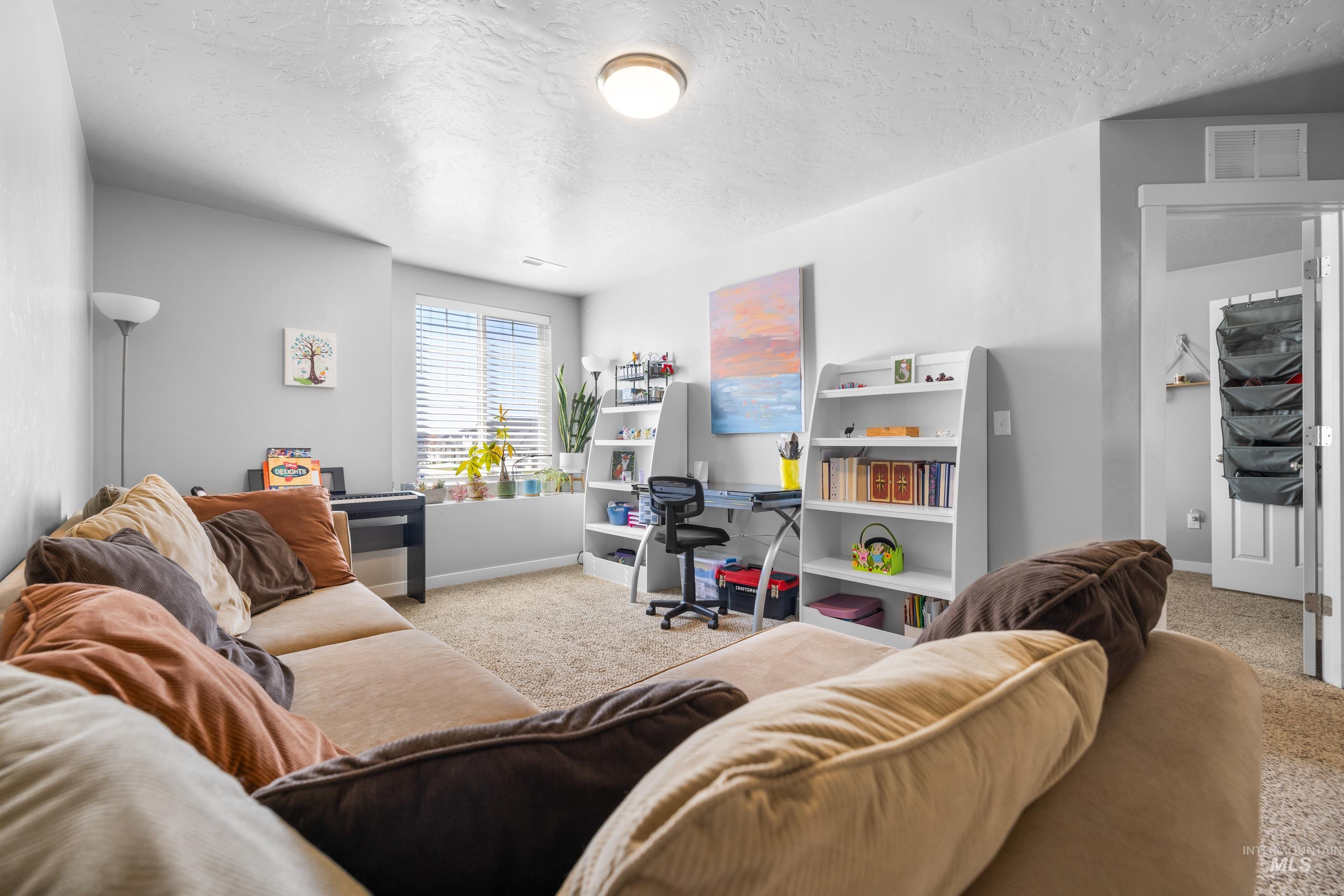 6988 W Spur Street, Boise, Idaho 83709, 5 Bedrooms, 3 Bathrooms, Residential For Sale, Price $629,900, 98980977