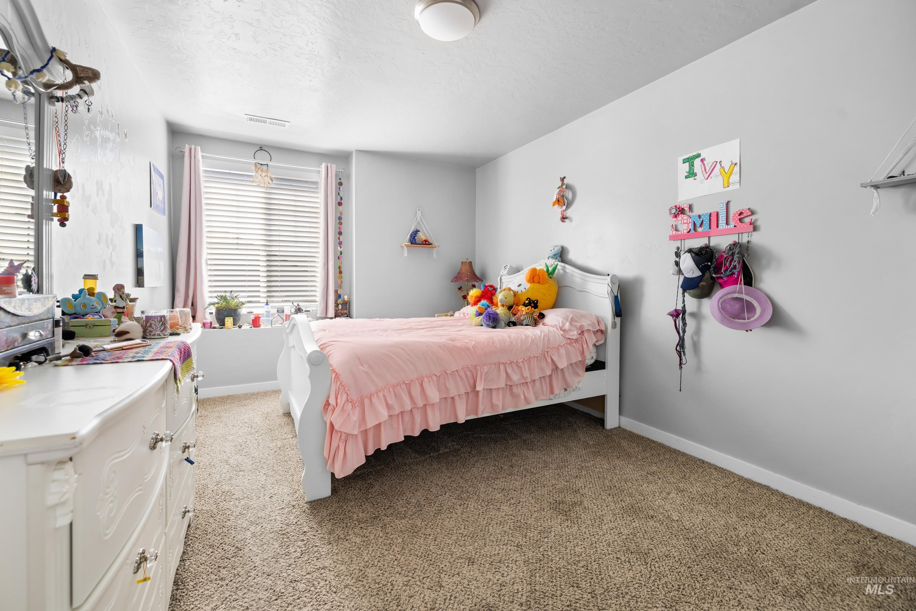 6988 W Spur Street, Boise, Idaho 83709, 5 Bedrooms, 3 Bathrooms, Residential For Sale, Price $629,900, 98980977