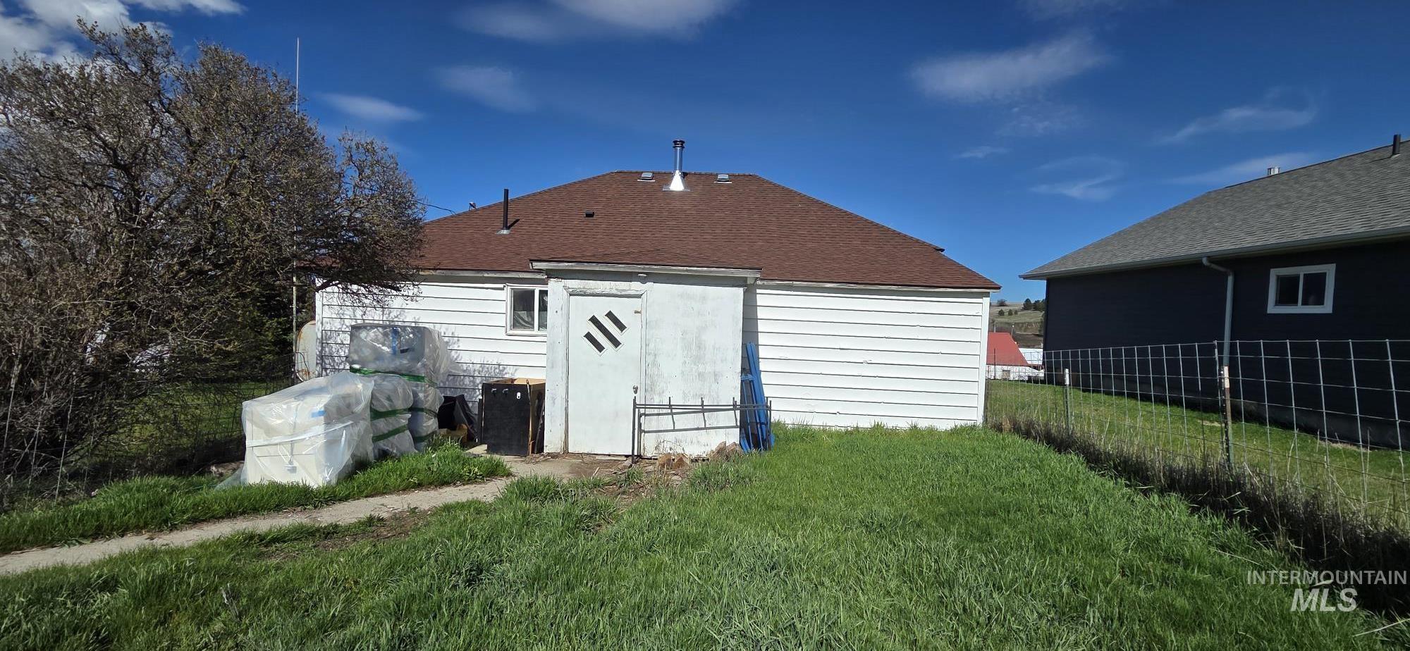 405 1st S Street, CottonWood, Idaho 83522, 2 Bedrooms, 1 Bathroom, Residential For Sale, Price $50,000, 98980984