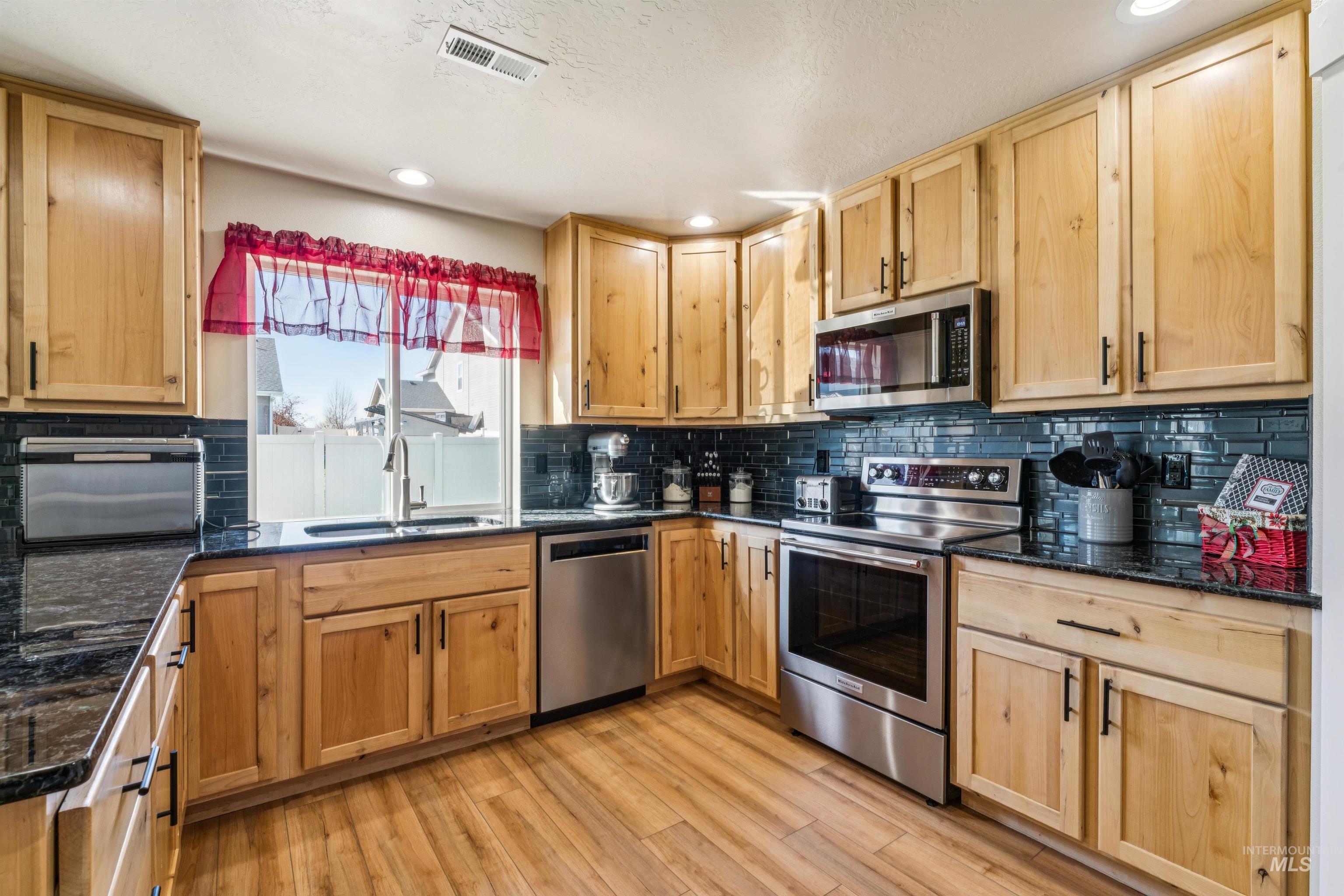 1028 N Star Bright Lane, Star, Idaho 83669, 4 Bedrooms, 2.5 Bathrooms, Residential For Sale, Price $529,900, 98980986