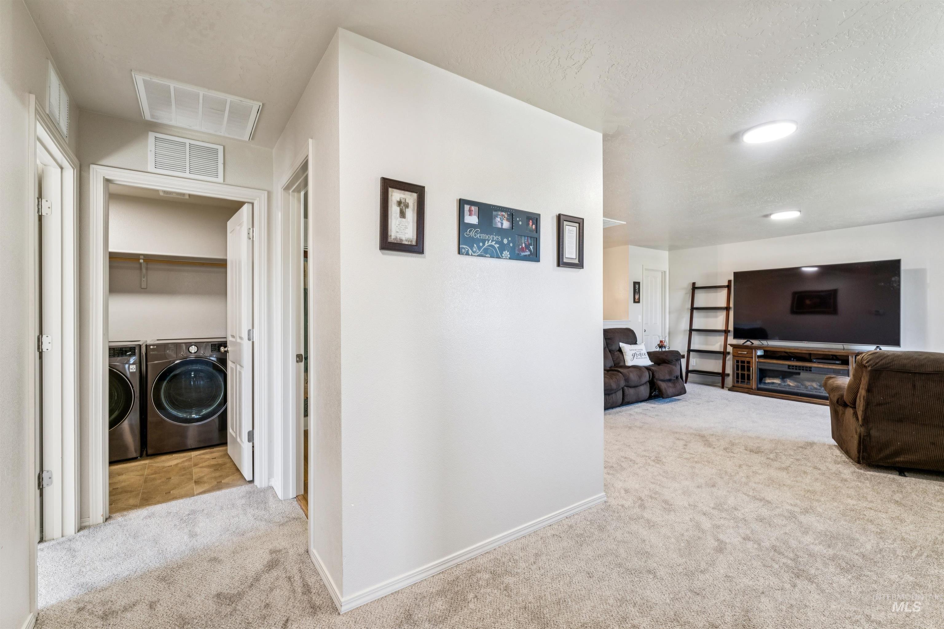 1028 N Star Bright Lane, Star, Idaho 83669, 4 Bedrooms, 2.5 Bathrooms, Residential For Sale, Price $529,900, 98980986