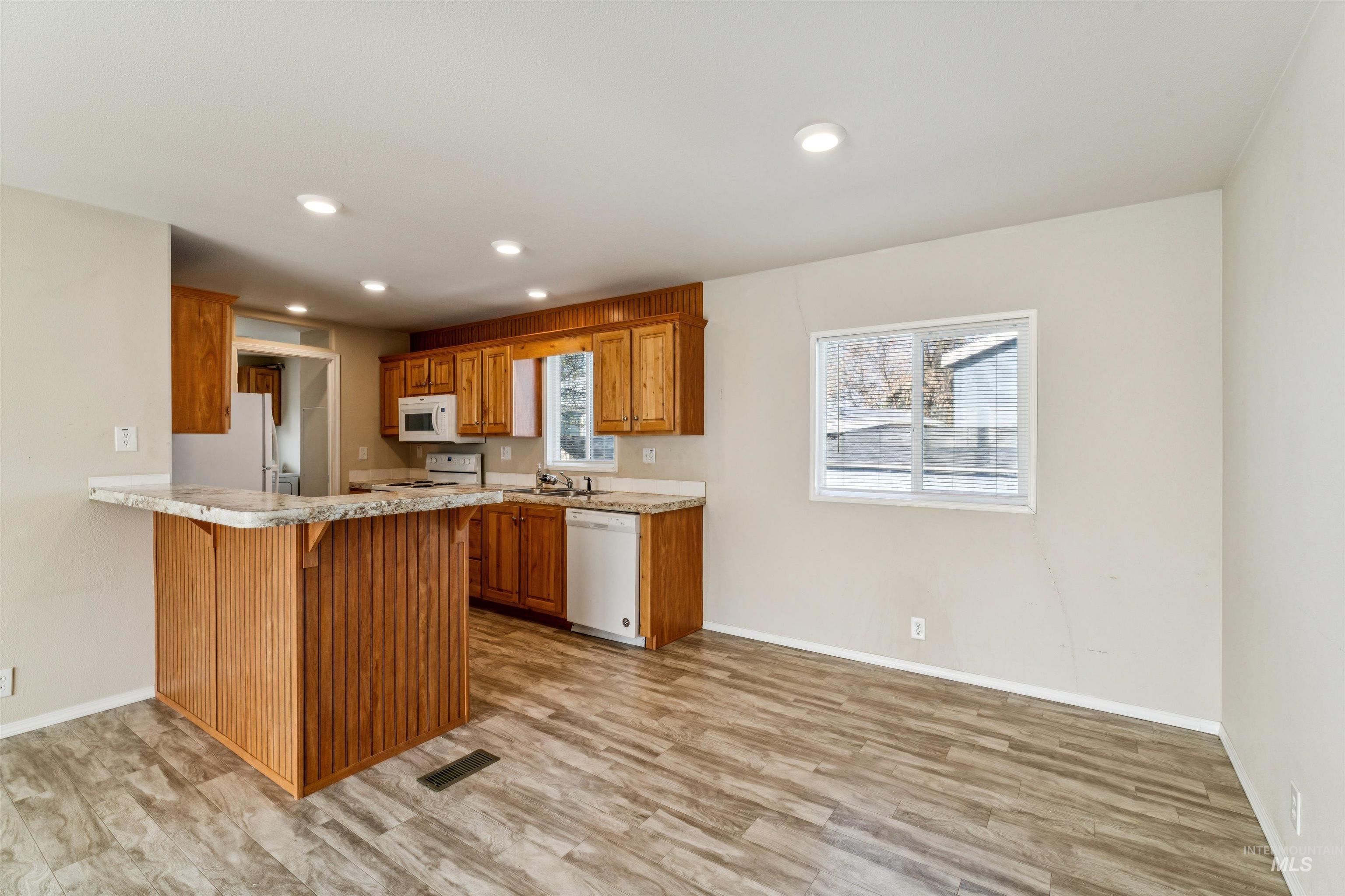 1386 N Arrow Ln, Boise, Idaho 83704-9649, 3 Bedrooms, 2 Bathrooms, Residential For Sale, Price $120,000, 98980992