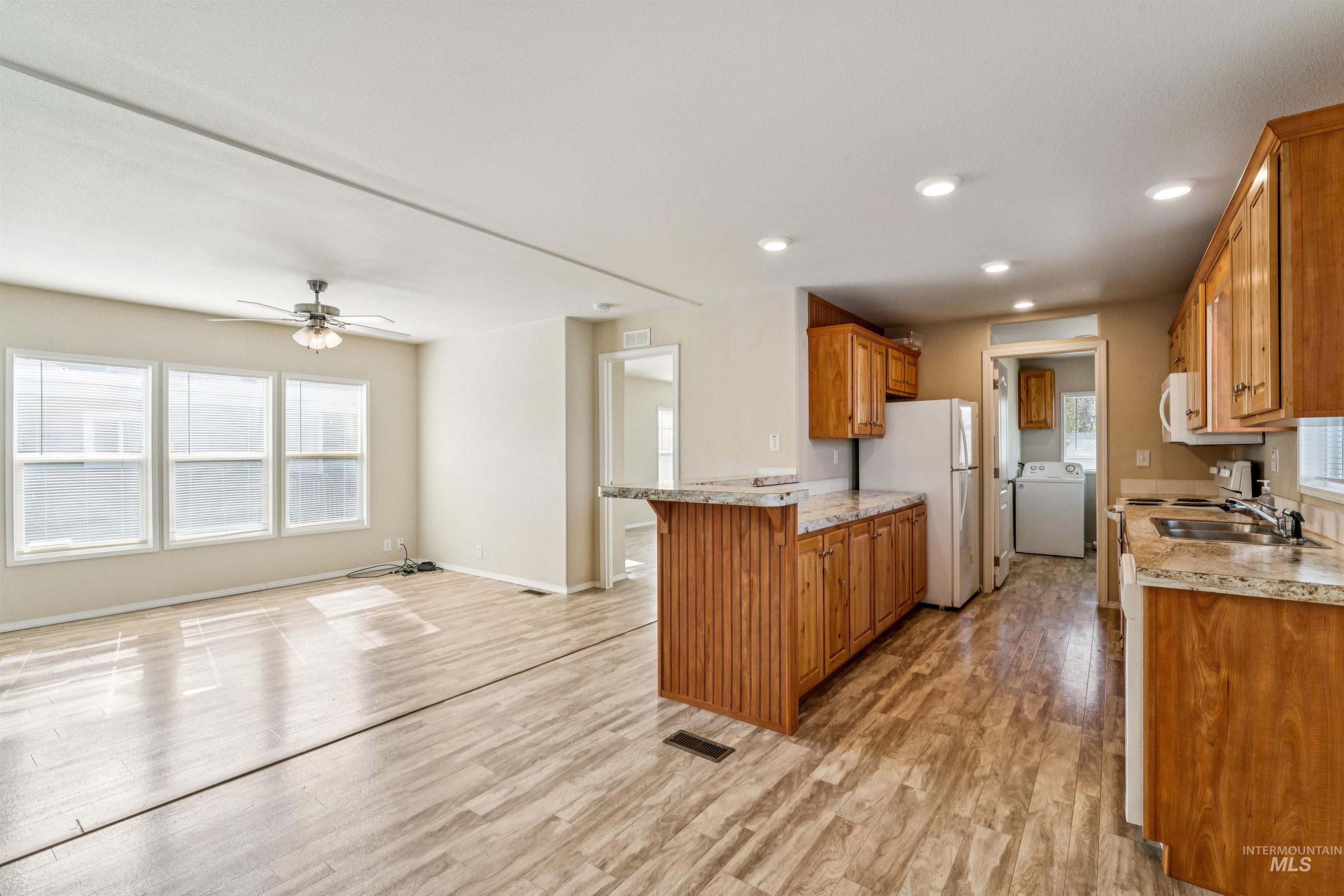 1386 N Arrow Ln, Boise, Idaho 83704-9649, 3 Bedrooms, 2 Bathrooms, Residential For Sale, Price $120,000, 98980992