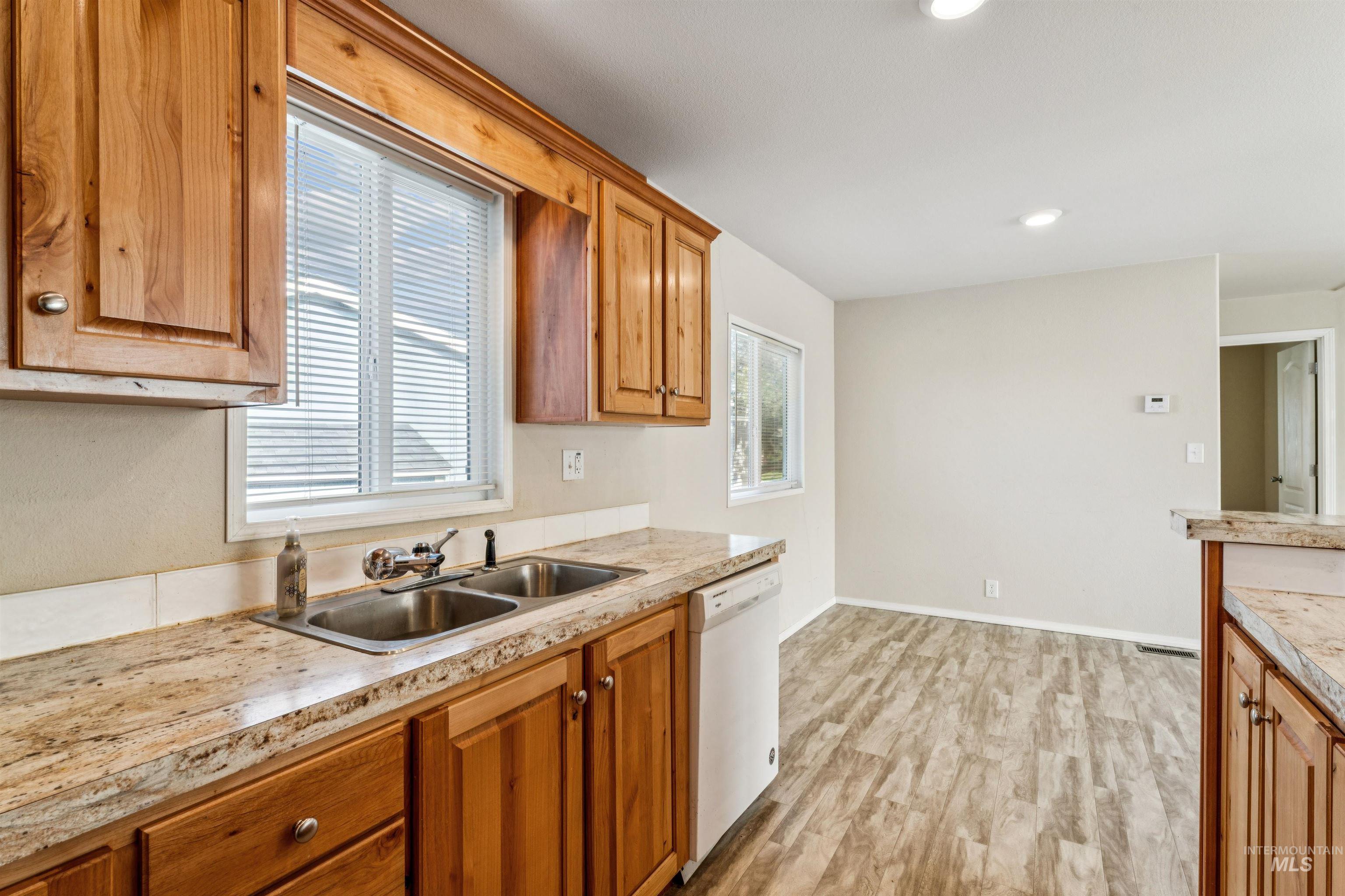 1386 N Arrow Ln, Boise, Idaho 83704-9649, 3 Bedrooms, 2 Bathrooms, Residential For Sale, Price $120,000, 98980992