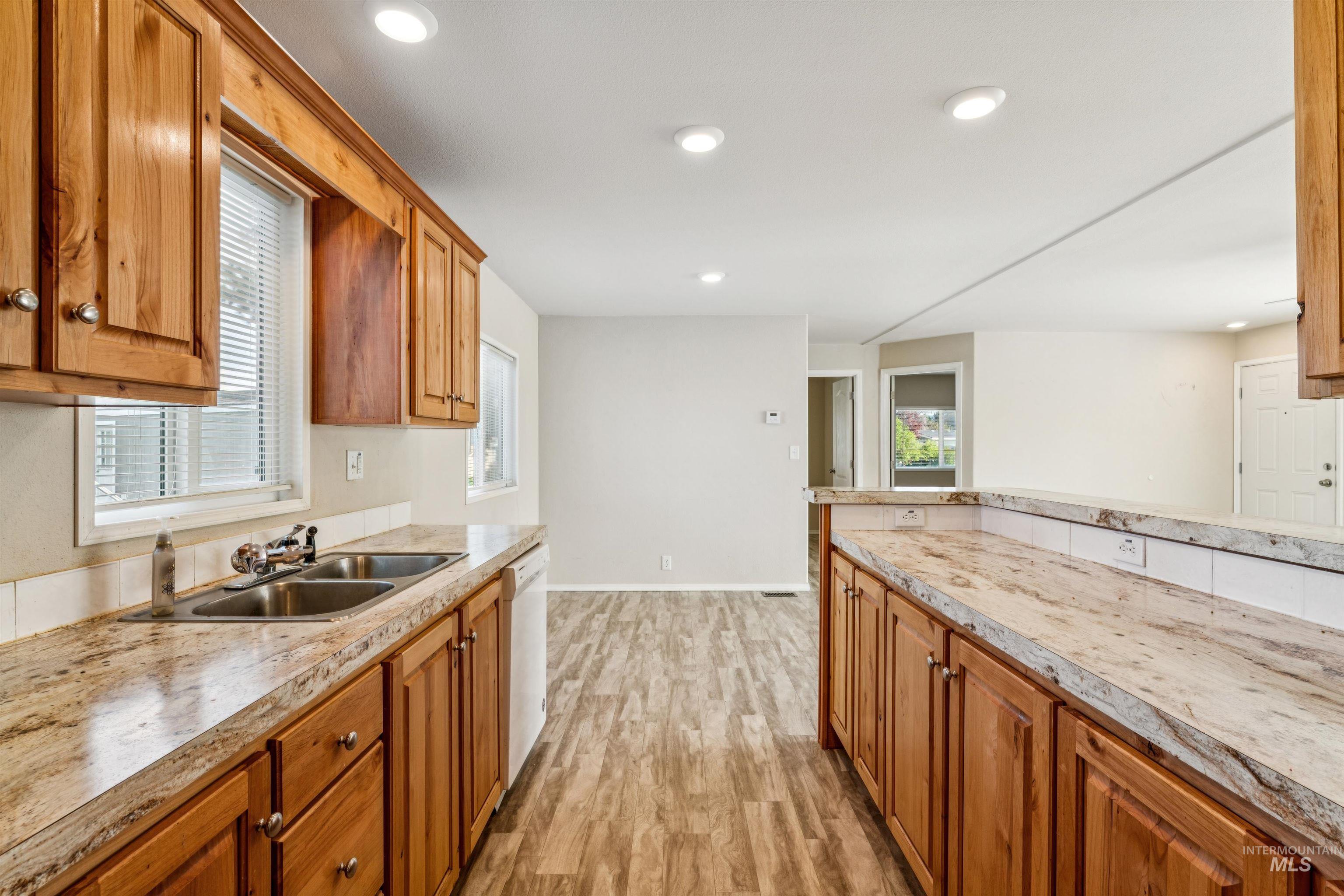 1386 N Arrow Ln, Boise, Idaho 83704-9649, 3 Bedrooms, 2 Bathrooms, Residential For Sale, Price $120,000, 98980992