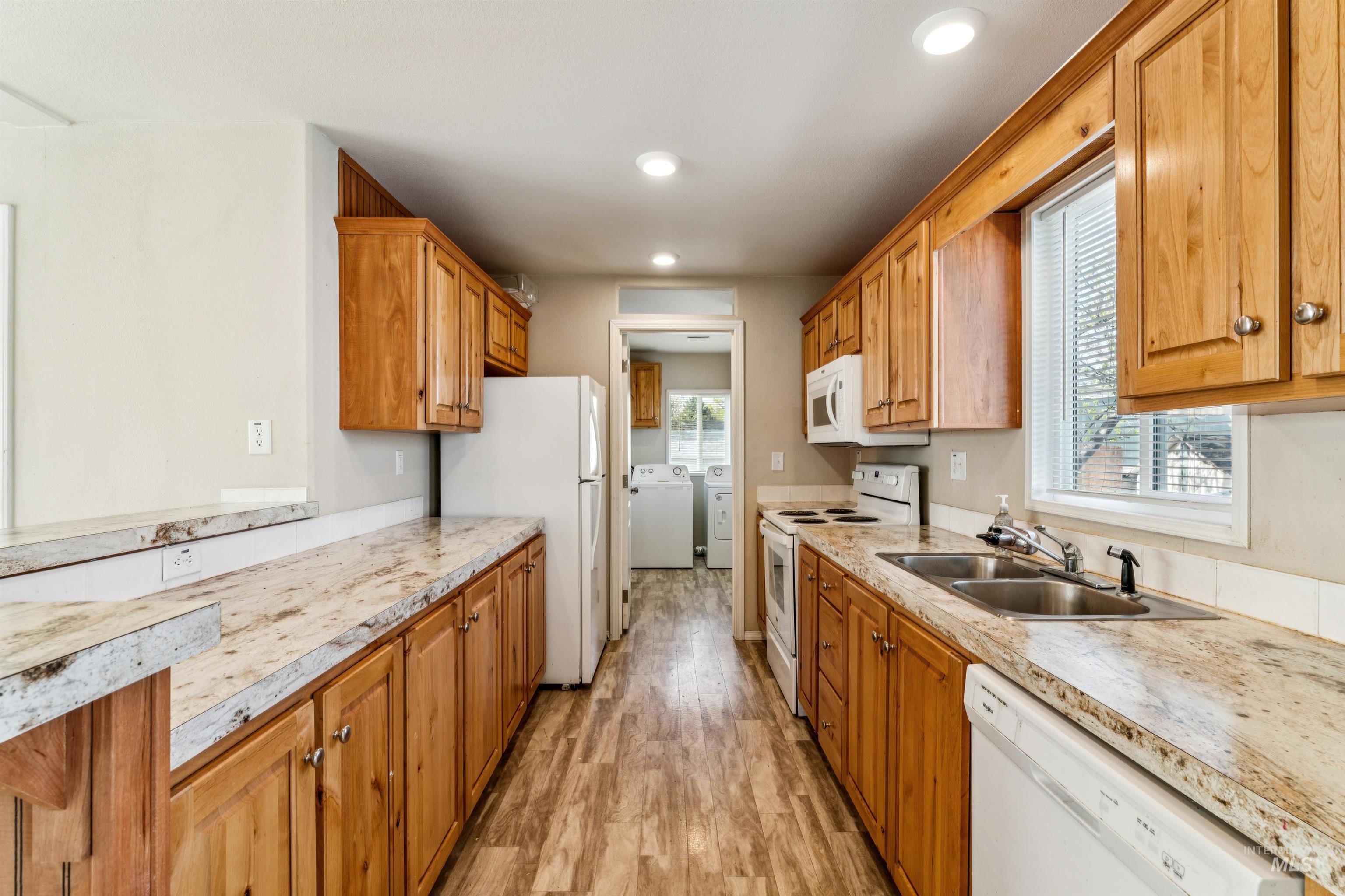 1386 N Arrow Ln, Boise, Idaho 83704-9649, 3 Bedrooms, 2 Bathrooms, Residential For Sale, Price $120,000, 98980992