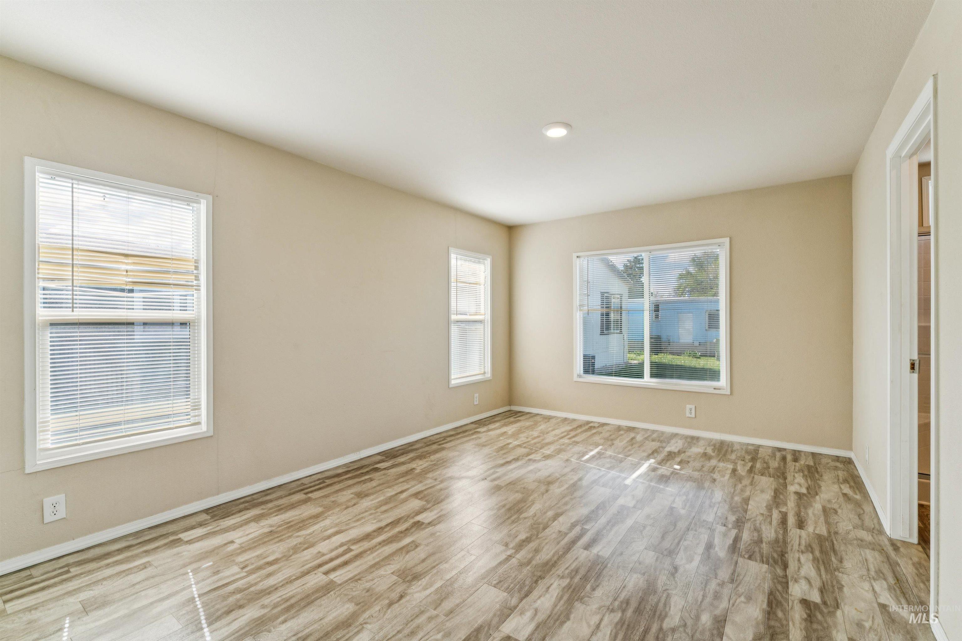 1386 N Arrow Ln, Boise, Idaho 83704-9649, 3 Bedrooms, 2 Bathrooms, Residential For Sale, Price $120,000, 98980992