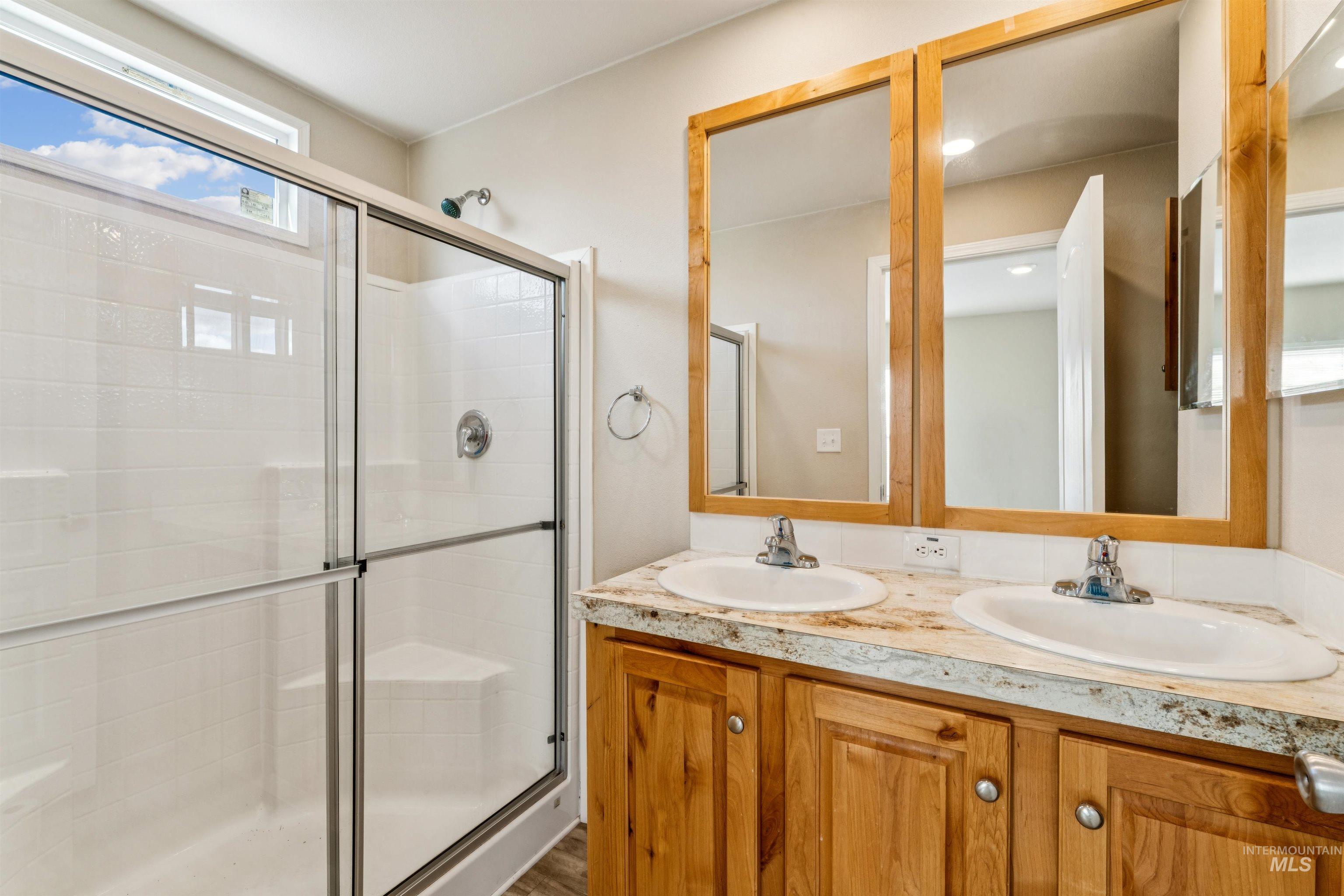 1386 N Arrow Ln, Boise, Idaho 83704-9649, 3 Bedrooms, 2 Bathrooms, Residential For Sale, Price $120,000, 98980992