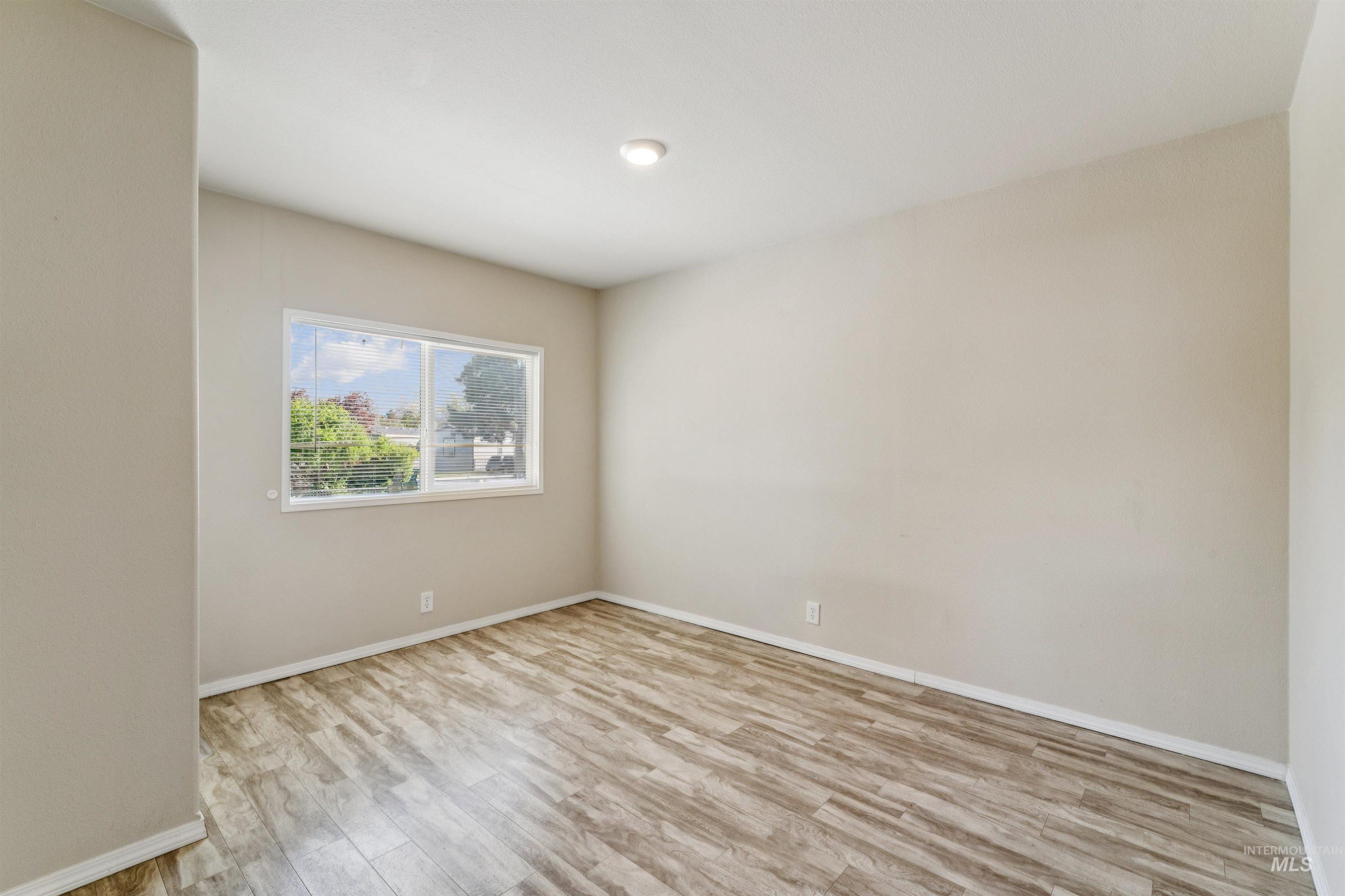 1386 N Arrow Ln, Boise, Idaho 83704-9649, 3 Bedrooms, 2 Bathrooms, Residential For Sale, Price $120,000, 98980992