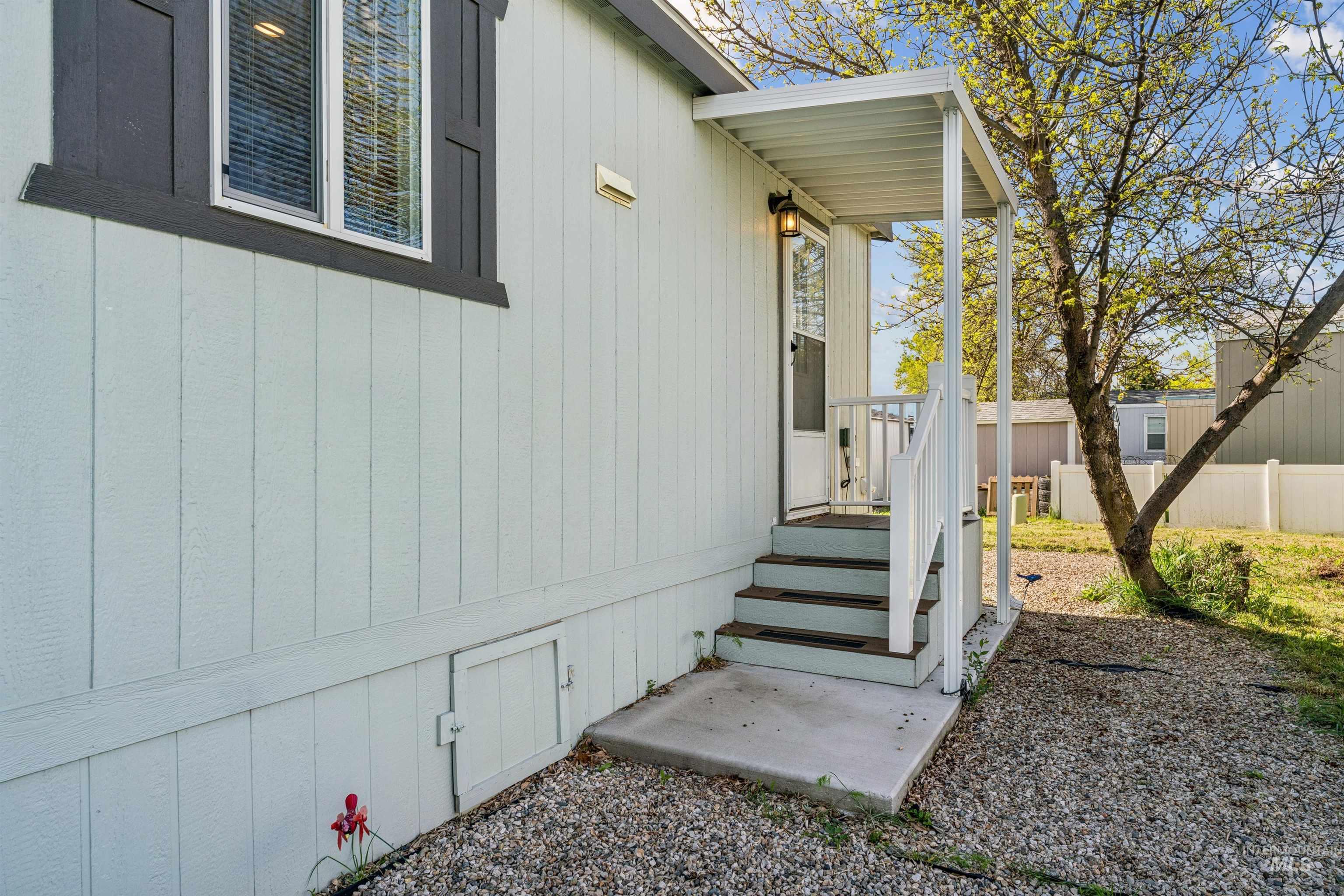 1386 N Arrow Ln, Boise, Idaho 83704-9649, 3 Bedrooms, 2 Bathrooms, Residential For Sale, Price $120,000, 98980992