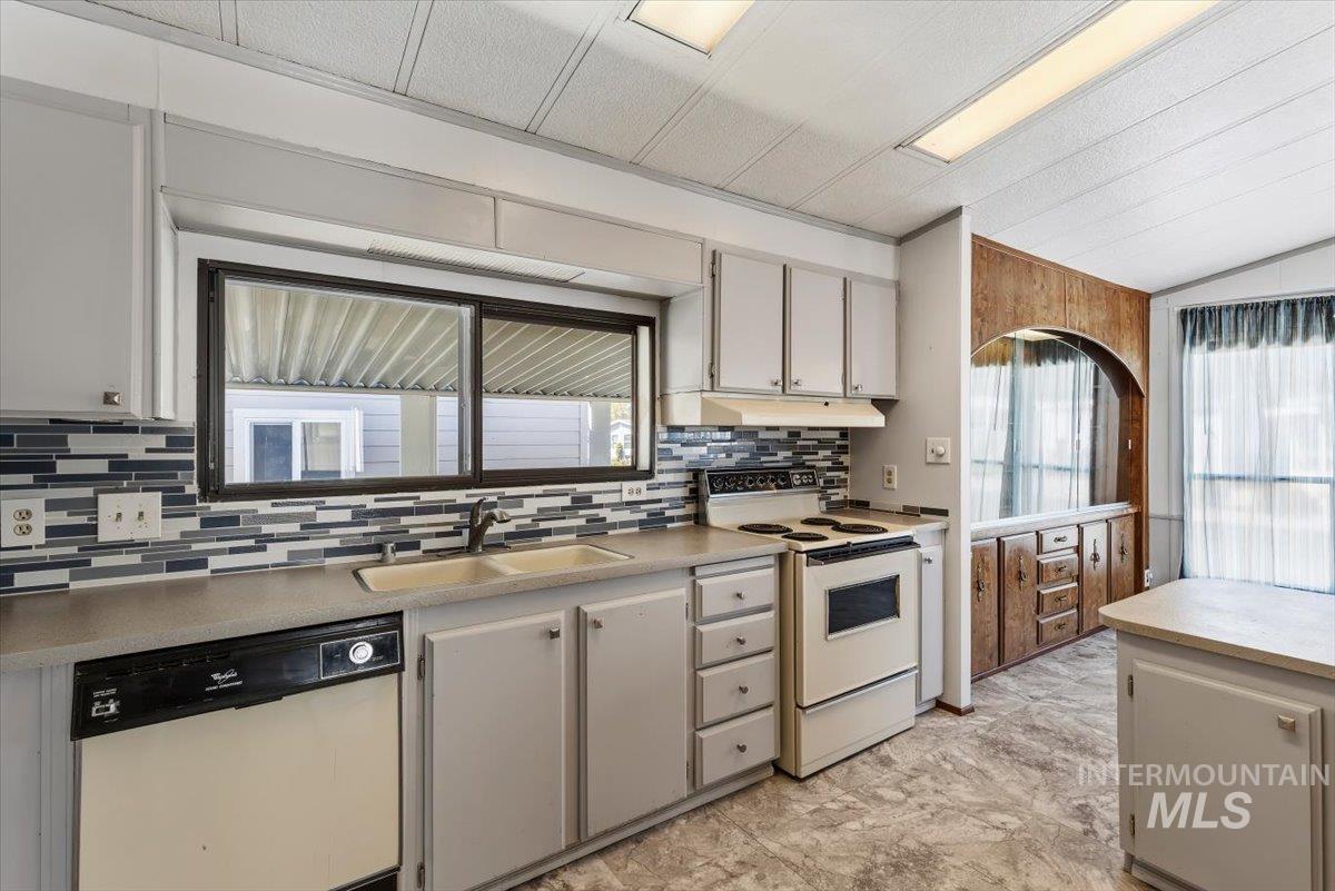 9390 Ustick Rd, Boise, Idaho 83704, 2 Bedrooms, 2 Bathrooms, Residential For Sale, Price $129,000, 98980993