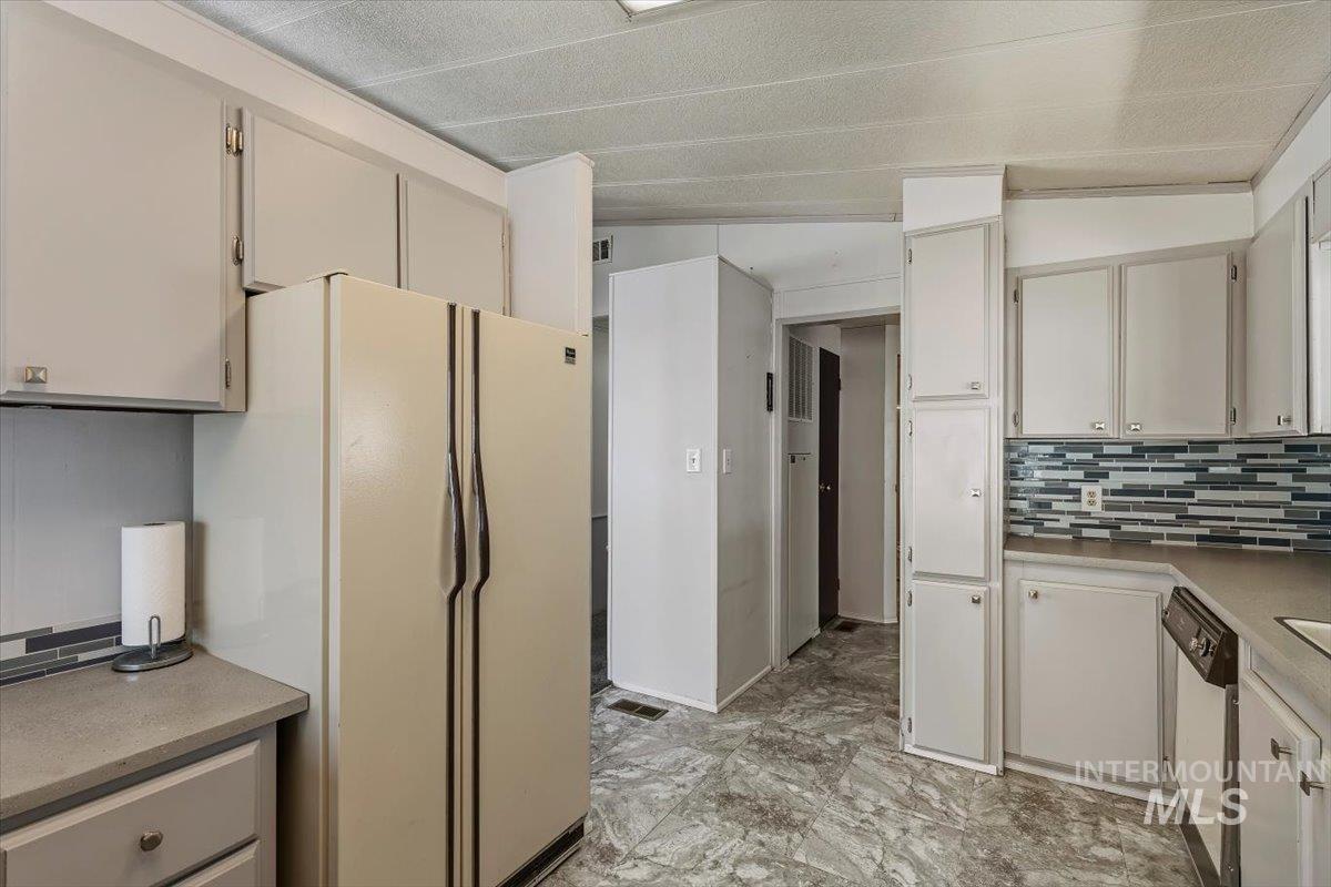 9390 Ustick Rd, Boise, Idaho 83704, 2 Bedrooms, 2 Bathrooms, Residential For Sale, Price $129,000, 98980993