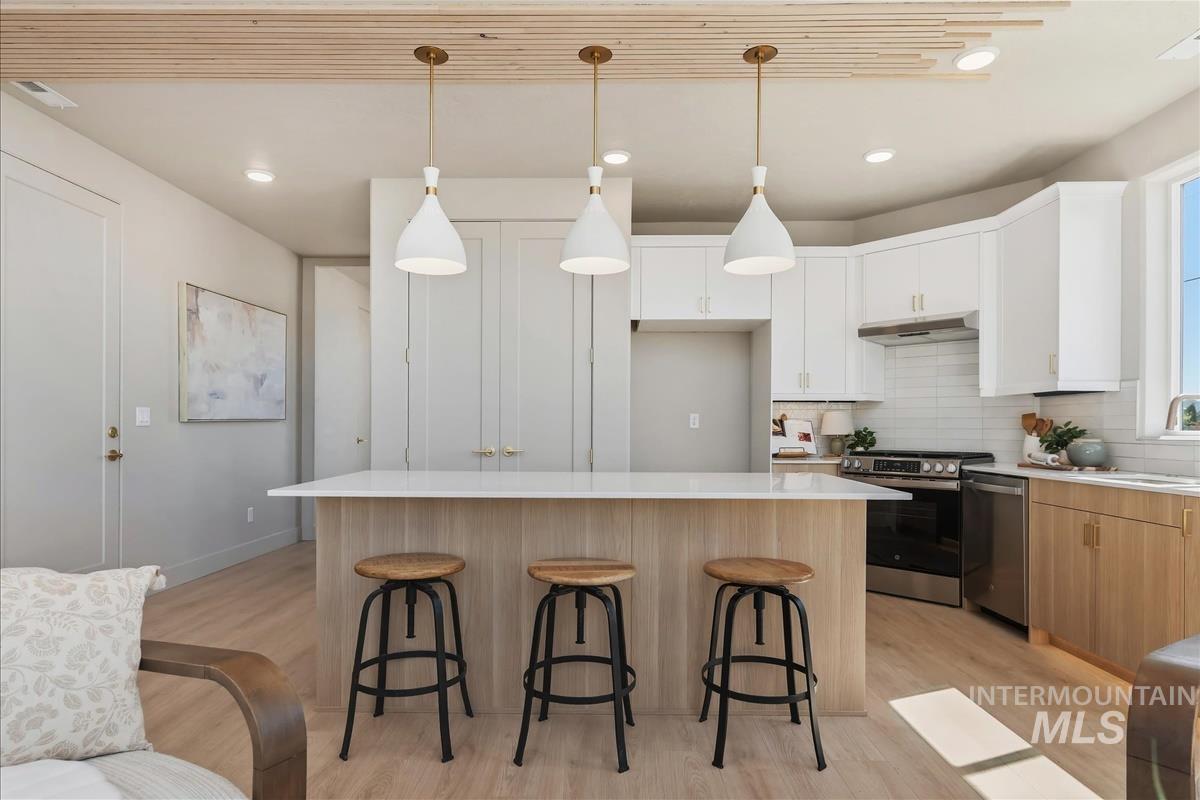 29 N Feather Reed Ave., Meridian, Idaho 83642, 3 Bedrooms, 2.5 Bathrooms, Residential For Sale, Price $619,900, 98981004