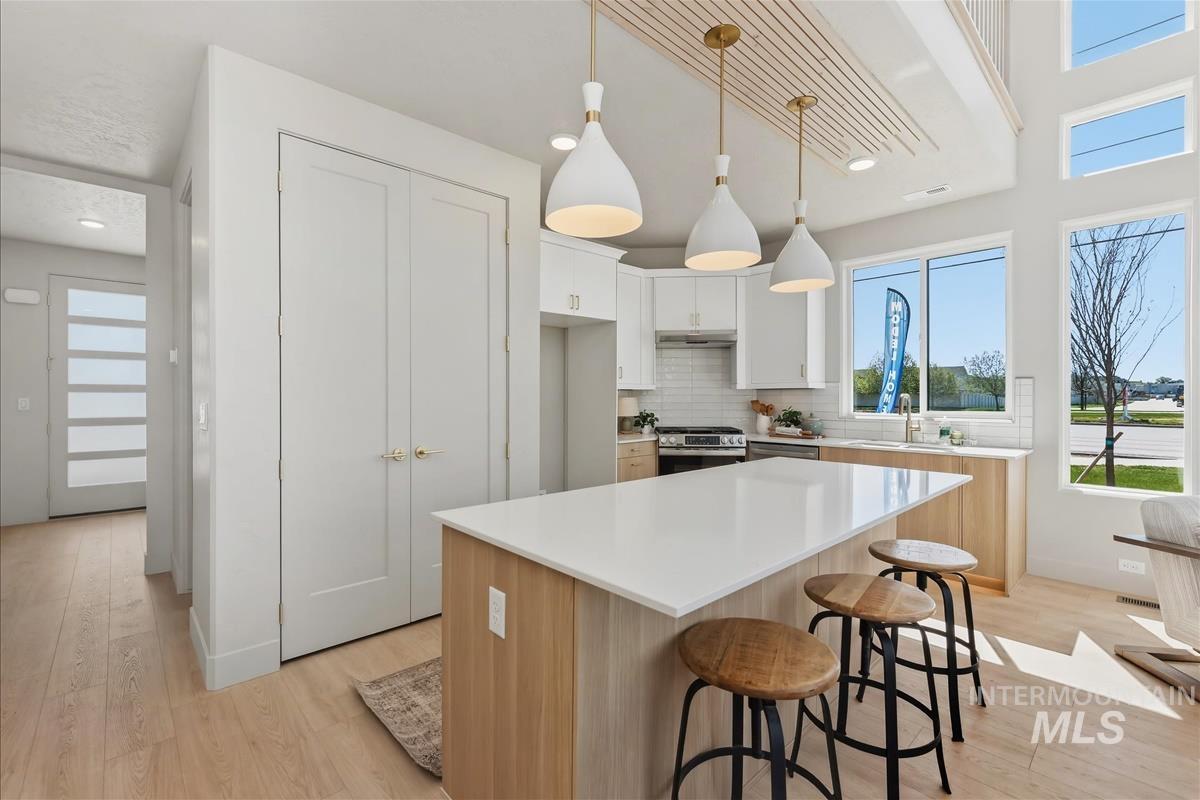 29 N Feather Reed Ave., Meridian, Idaho 83642, 3 Bedrooms, 2.5 Bathrooms, Residential For Sale, Price $619,900, 98981004