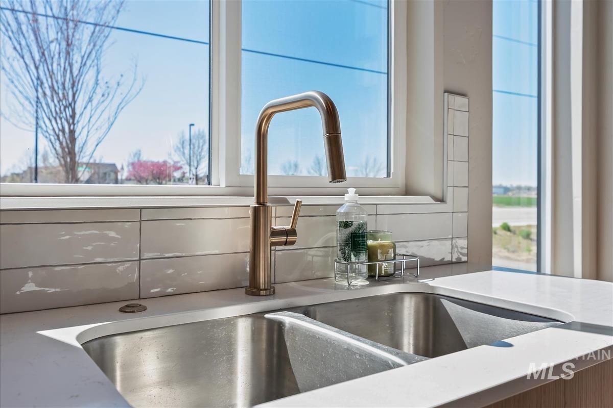 29 N Feather Reed Ave., Meridian, Idaho 83642, 3 Bedrooms, 2.5 Bathrooms, Residential For Sale, Price $619,900, 98981004