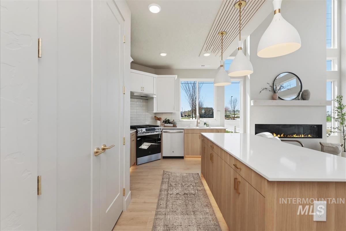 29 N Feather Reed Ave., Meridian, Idaho 83642, 3 Bedrooms, 2.5 Bathrooms, Residential For Sale, Price $619,900, 98981004