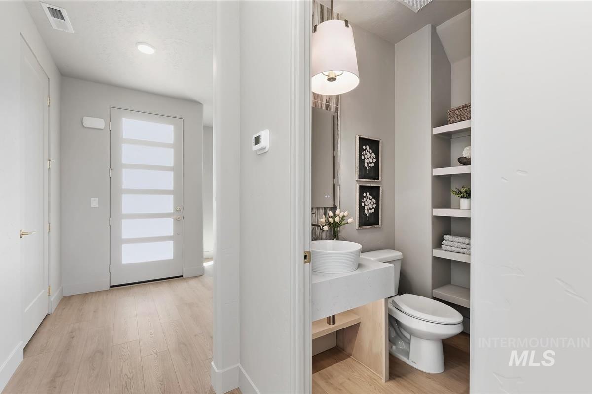 29 N Feather Reed Ave., Meridian, Idaho 83642, 3 Bedrooms, 2.5 Bathrooms, Residential For Sale, Price $619,900, 98981004