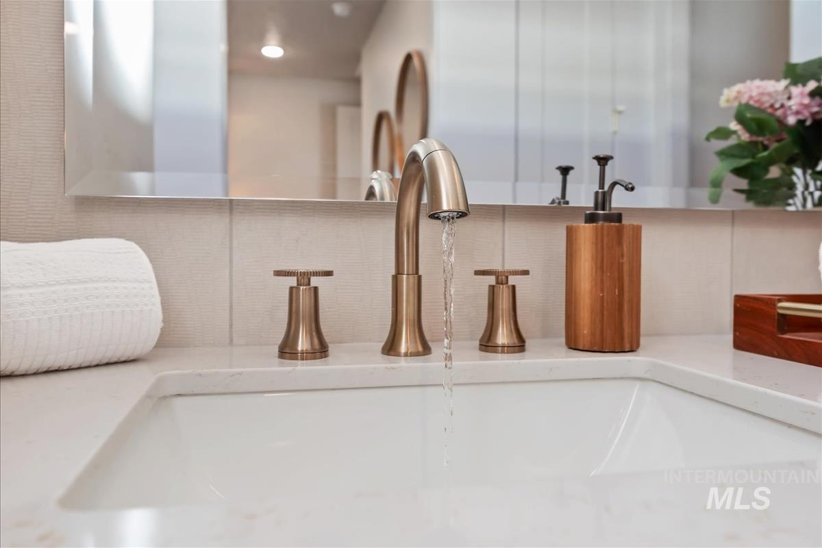 29 N Feather Reed Ave., Meridian, Idaho 83642, 3 Bedrooms, 2.5 Bathrooms, Residential For Sale, Price $619,900, 98981004