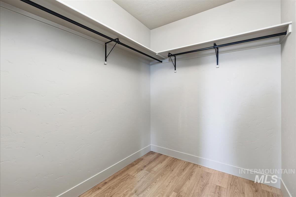 29 N Feather Reed Ave., Meridian, Idaho 83642, 3 Bedrooms, 2.5 Bathrooms, Residential For Sale, Price $619,900, 98981004