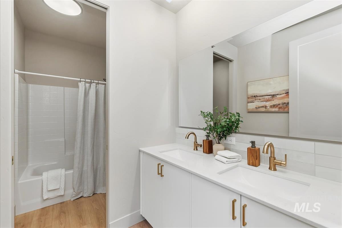 29 N Feather Reed Ave., Meridian, Idaho 83642, 3 Bedrooms, 2.5 Bathrooms, Residential For Sale, Price $619,900, 98981004