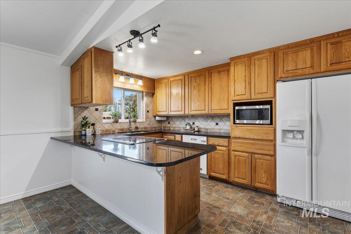 2617 N Alamo Rd, Boise, Idaho 83704-6177, 4 Bedrooms, 2.5 Bathrooms, Residential For Sale, Price $559,000, 98981005