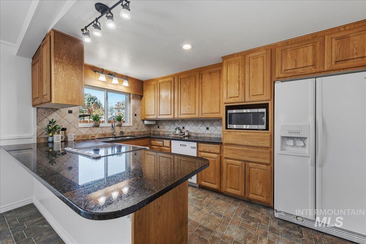 2617 N Alamo Rd, Boise, Idaho 83704-6177, 4 Bedrooms, 2.5 Bathrooms, Residential For Sale, Price $559,000, 98981005