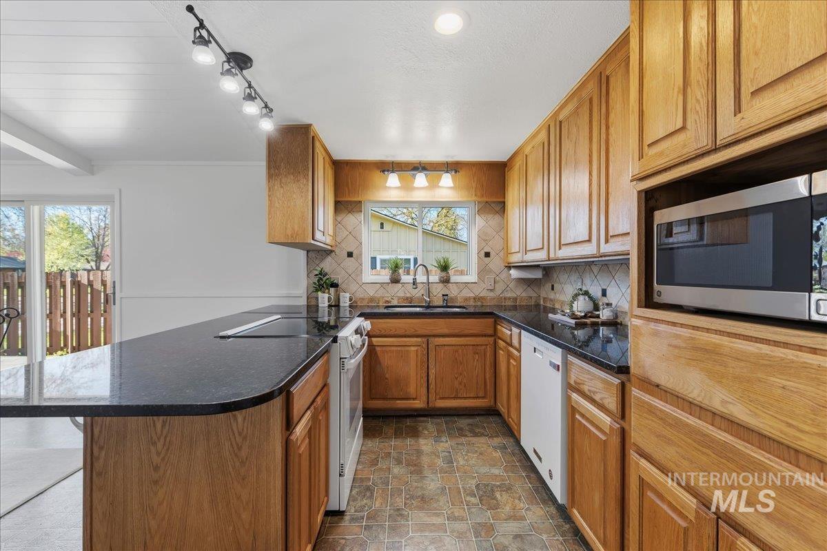 2617 N Alamo Rd, Boise, Idaho 83704-6177, 4 Bedrooms, 2.5 Bathrooms, Residential For Sale, Price $559,000, 98981005