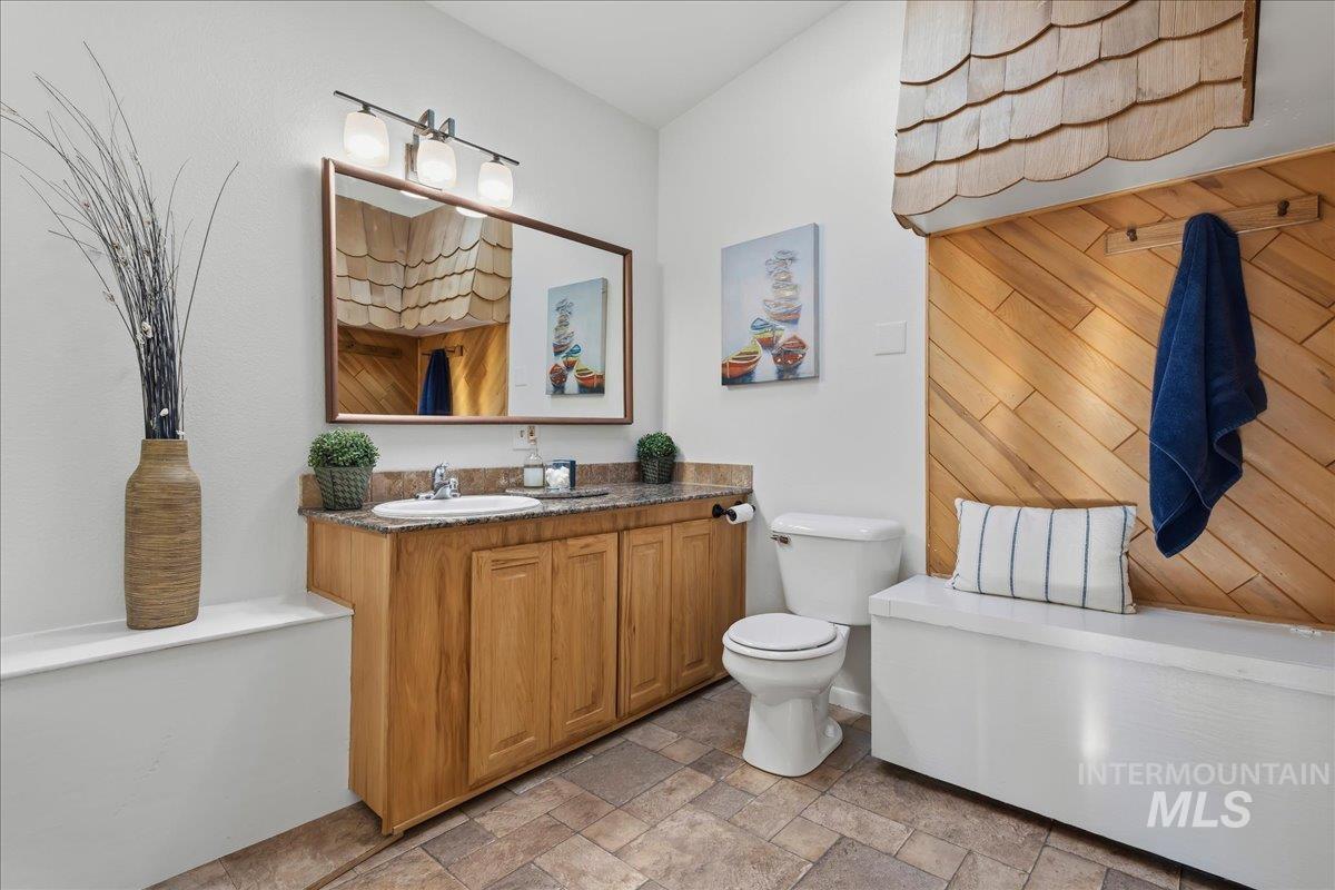 2617 N Alamo Rd, Boise, Idaho 83704-6177, 4 Bedrooms, 2.5 Bathrooms, Residential For Sale, Price $559,000, 98981005