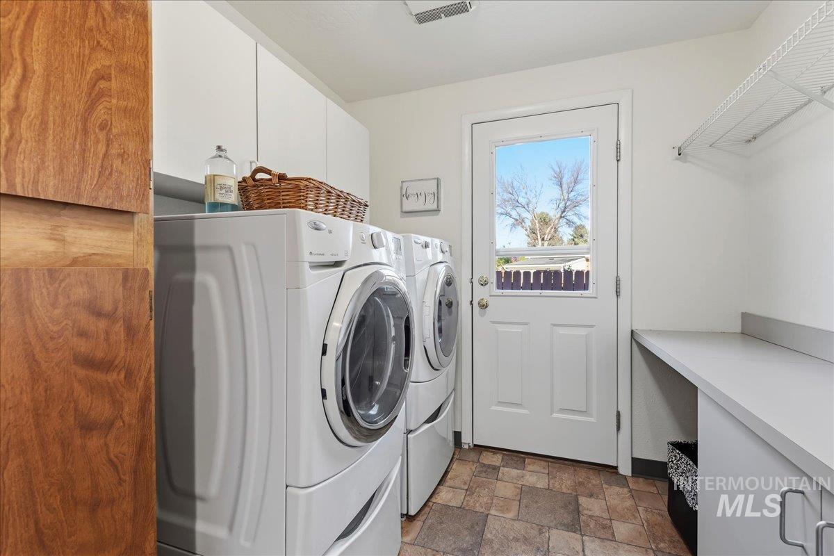 2617 N Alamo Rd, Boise, Idaho 83704-6177, 4 Bedrooms, 2.5 Bathrooms, Residential For Sale, Price $559,000, 98981005