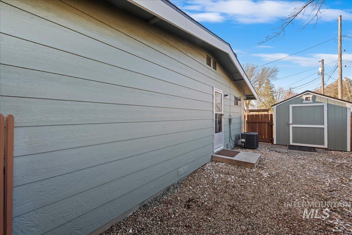 2617 N Alamo Rd, Boise, Idaho 83704-6177, 4 Bedrooms, 2.5 Bathrooms, Residential For Sale, Price $559,000, 98981005