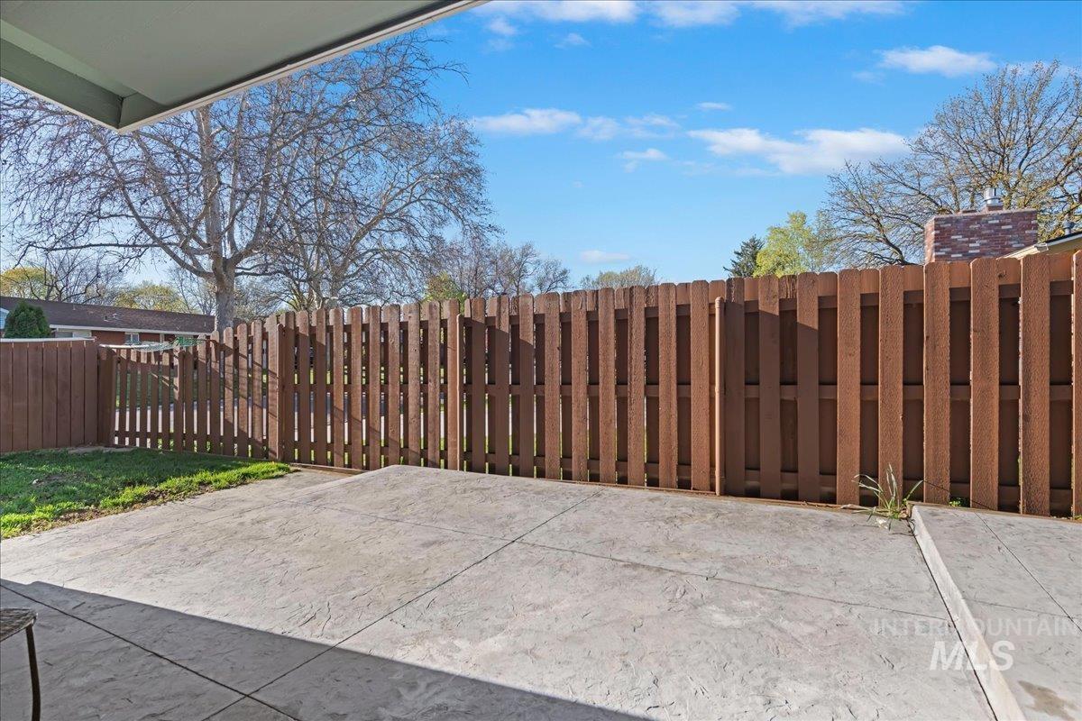 2617 N Alamo Rd, Boise, Idaho 83704-6177, 4 Bedrooms, 2.5 Bathrooms, Residential For Sale, Price $559,000, 98981005