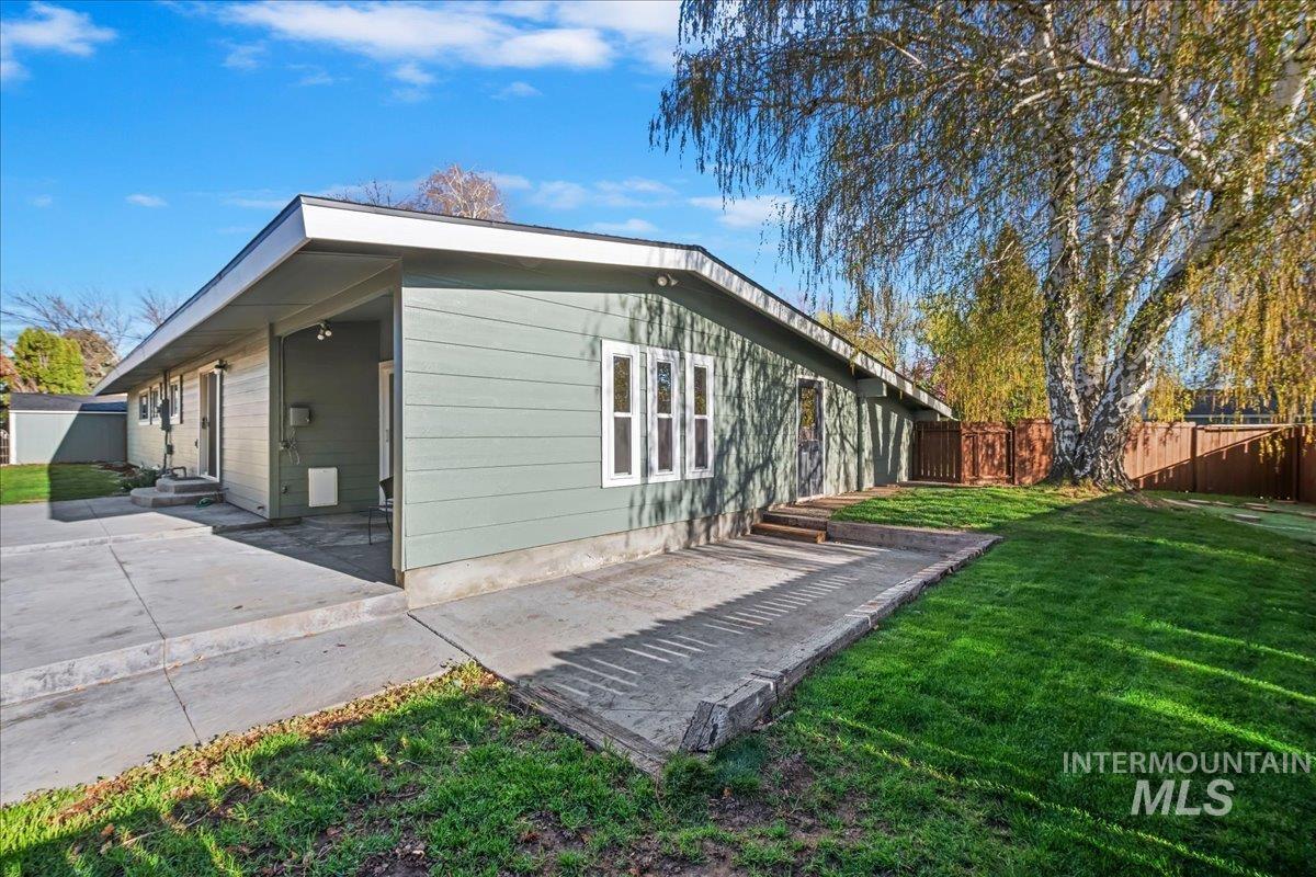 2617 N Alamo Rd, Boise, Idaho 83704-6177, 4 Bedrooms, 2.5 Bathrooms, Residential For Sale, Price $559,000, 98981005