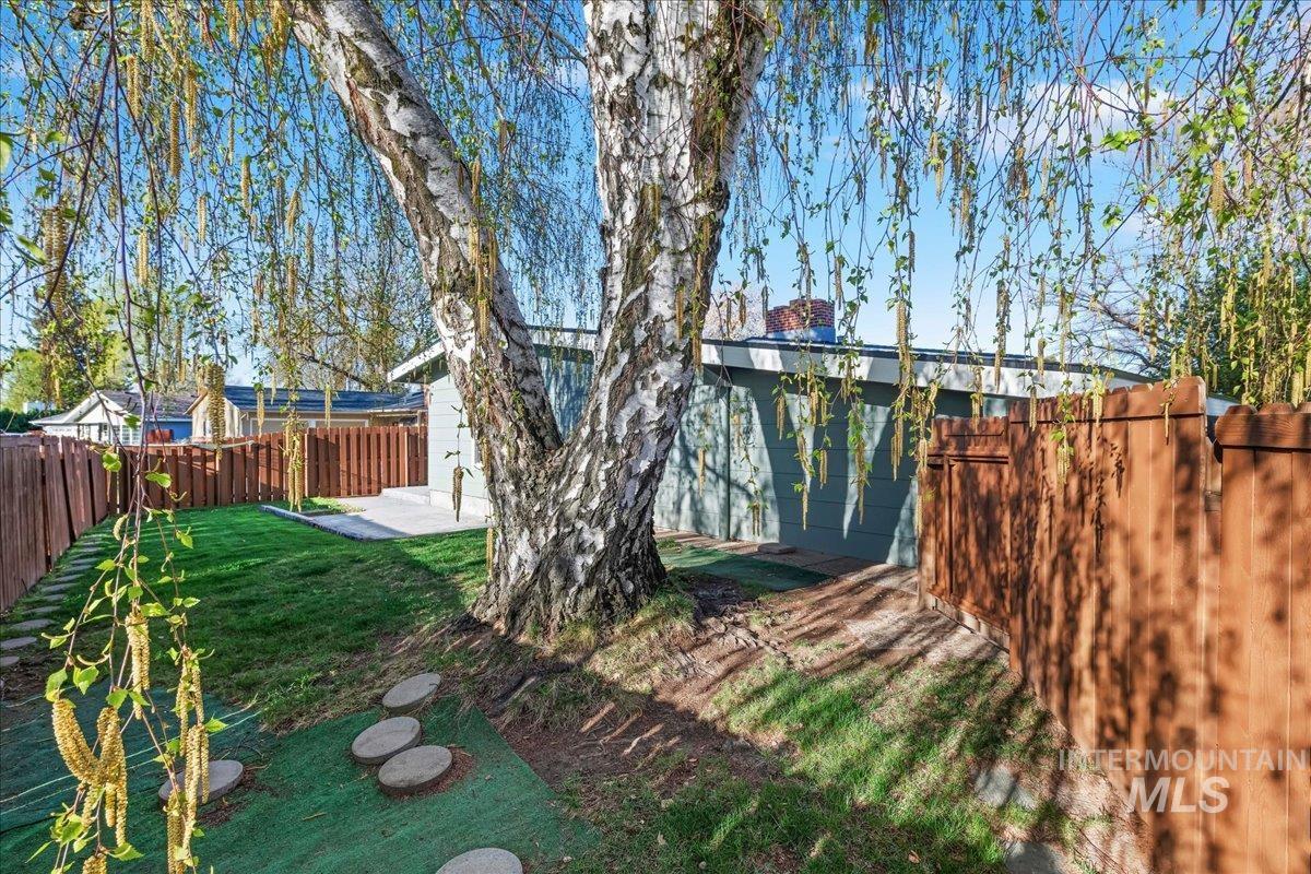 2617 N Alamo Rd, Boise, Idaho 83704-6177, 4 Bedrooms, 2.5 Bathrooms, Residential For Sale, Price $559,000, 98981005