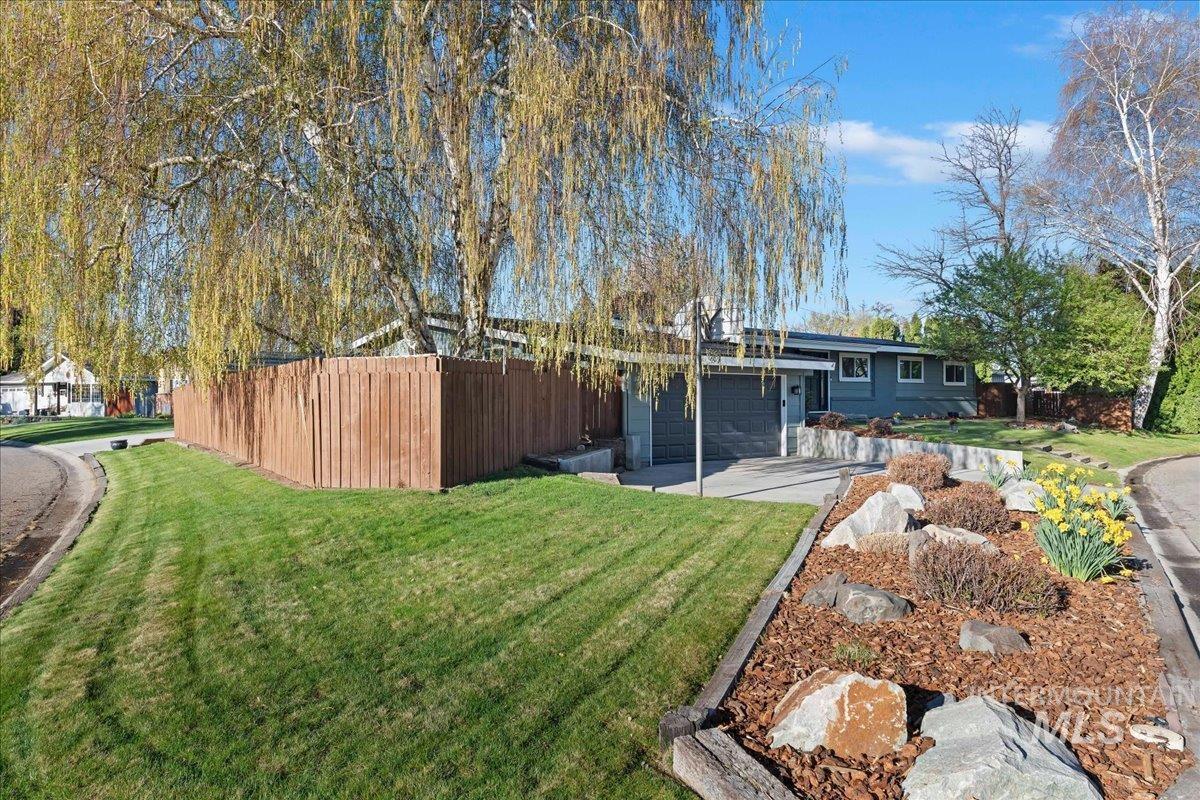 2617 N Alamo Rd, Boise, Idaho 83704-6177, 4 Bedrooms, 2.5 Bathrooms, Residential For Sale, Price $559,000, 98981005