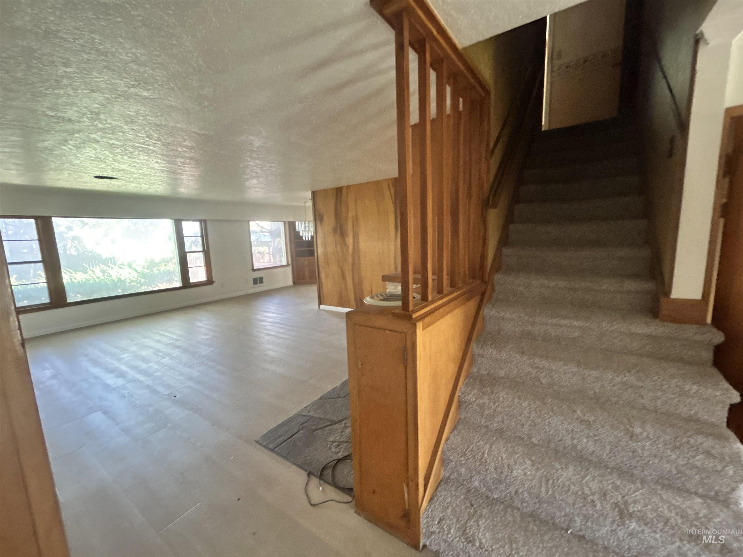 1131 11th Ave E, Twin Falls, Idaho 83301, 5 Bedrooms, 3 Bathrooms, Residential For Sale, Price $429,900, 98981006