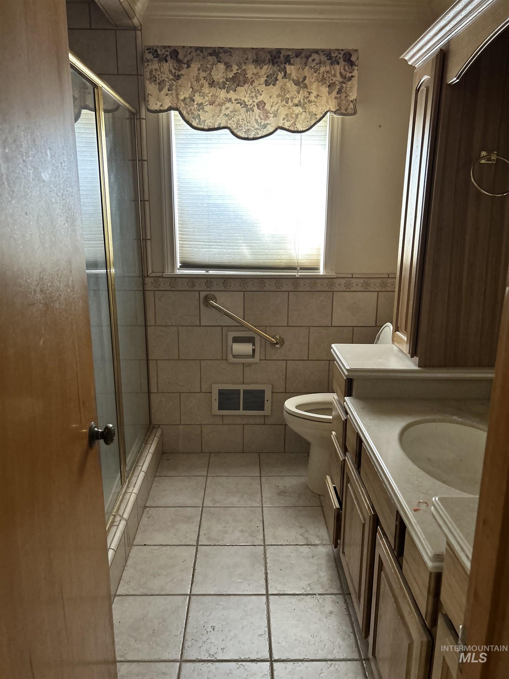 1131 11th Ave E, Twin Falls, Idaho 83301, 5 Bedrooms, 3 Bathrooms, Residential For Sale, Price $429,900, 98981006